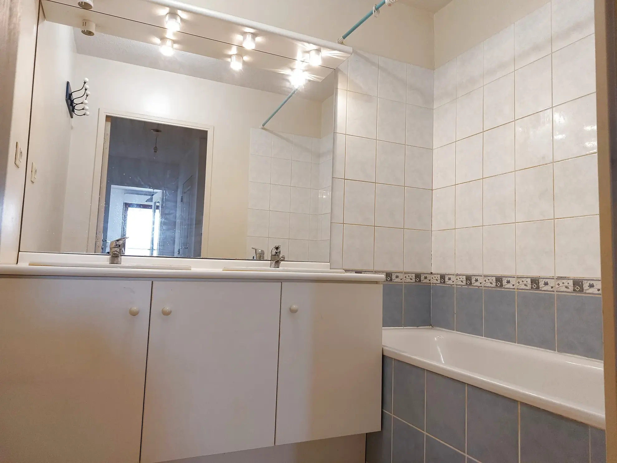 Vente appartement 3 pièces à Lunel avec loggia et garage 