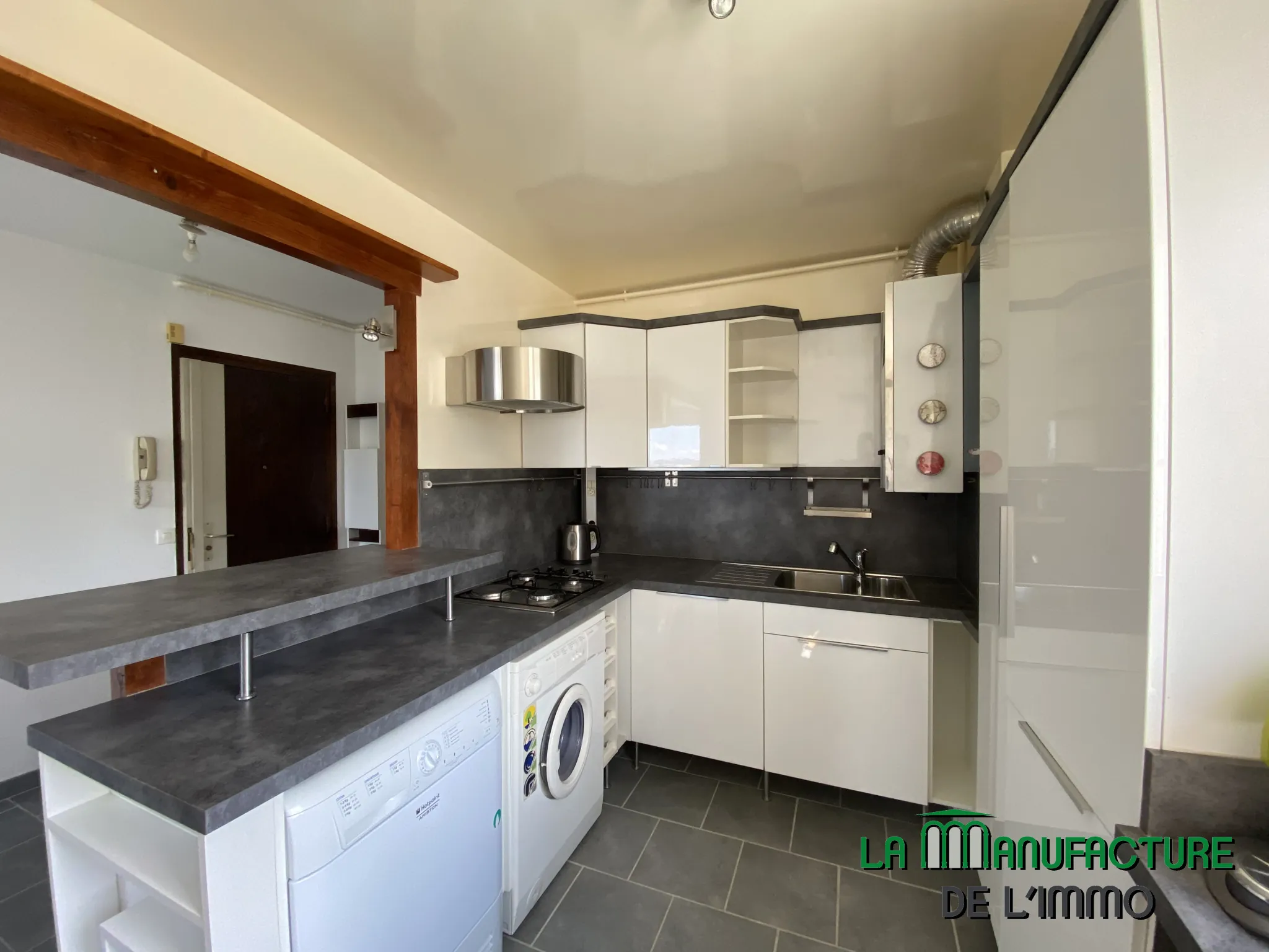 Appartement 2 pièces à Saint-Étienne Métare / Chpl avec stationnement sécurisé 