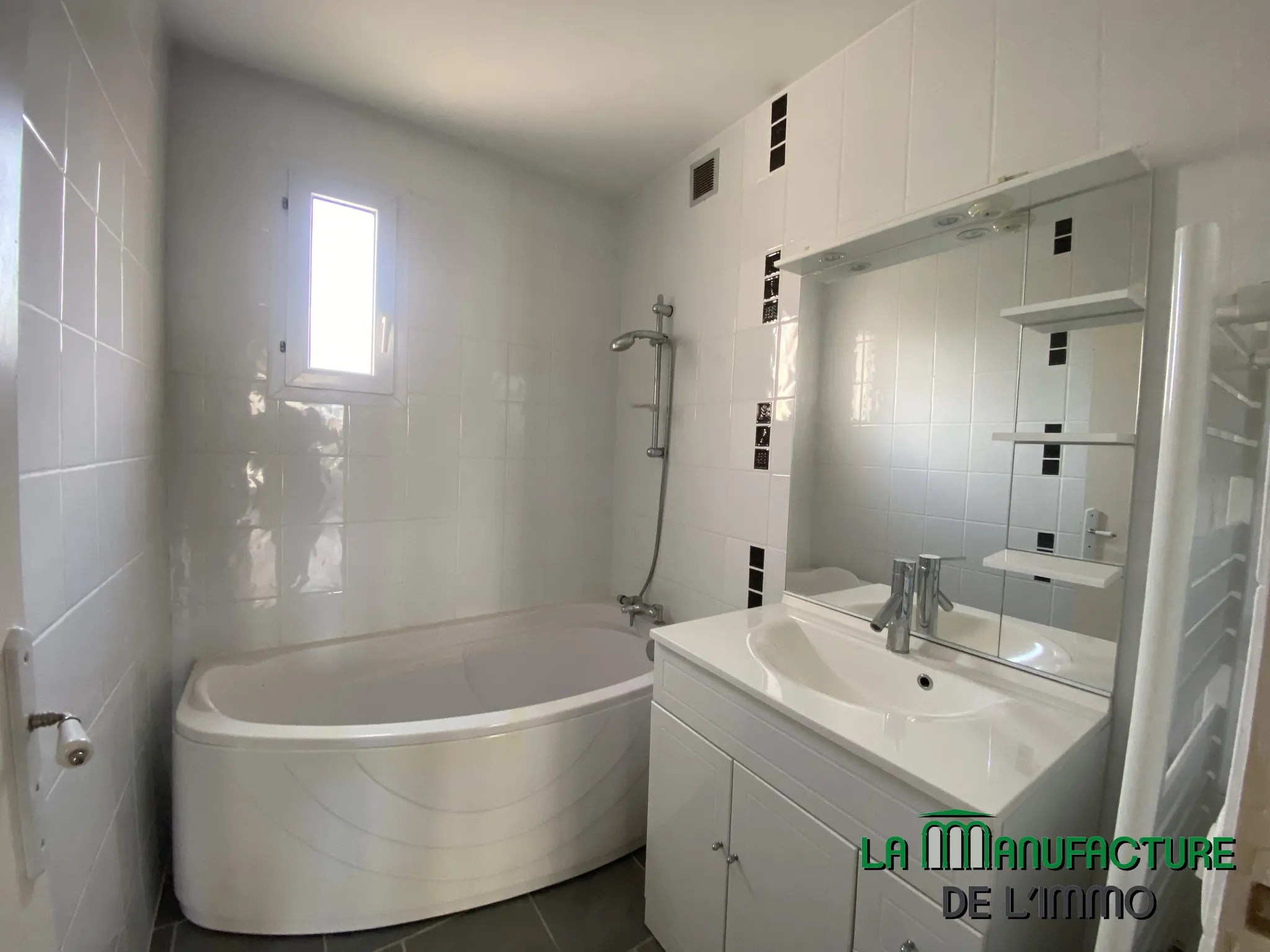 Appartement 2 pièces à Saint-Étienne Métare / Chpl avec stationnement sécurisé 