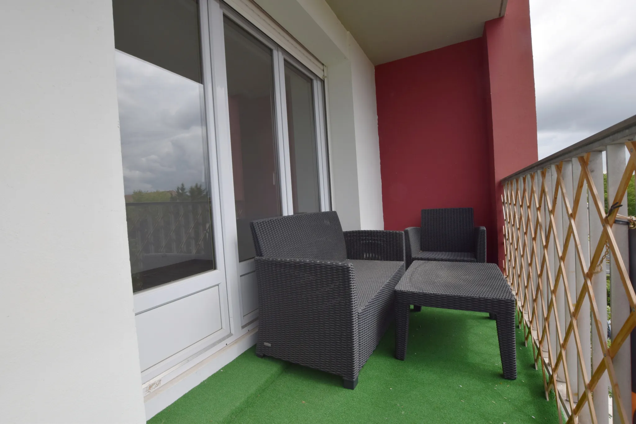 Appartement lumineux avec balcon, garage et cave à Sochaux 