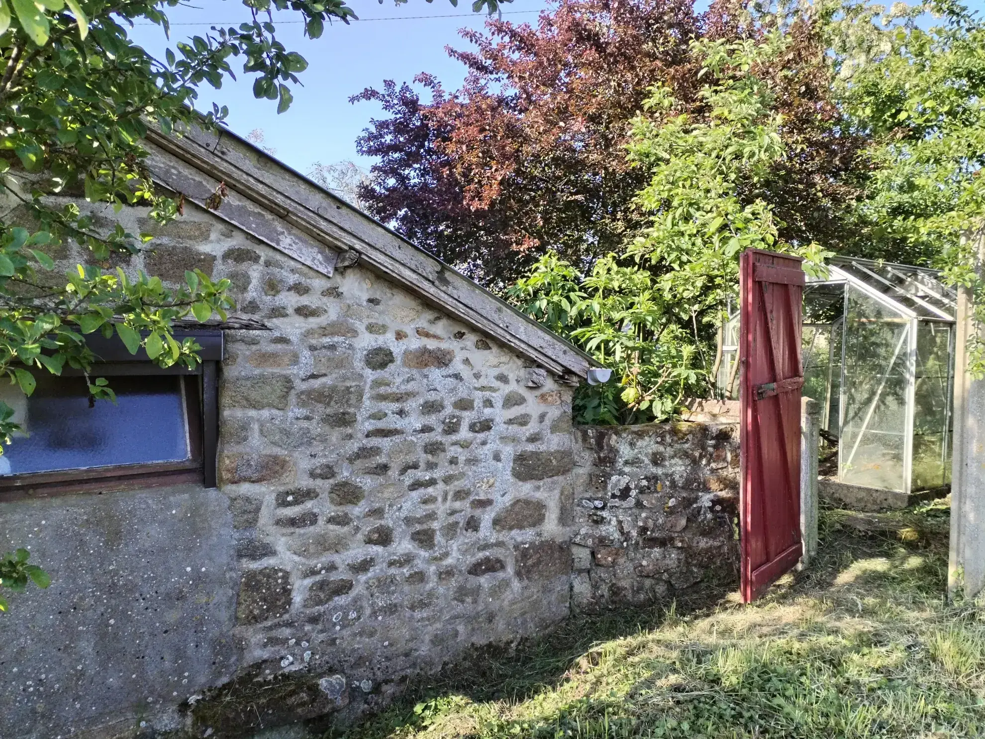 Maison ancienne à rénover avec grand terrain à Romagné (35) 