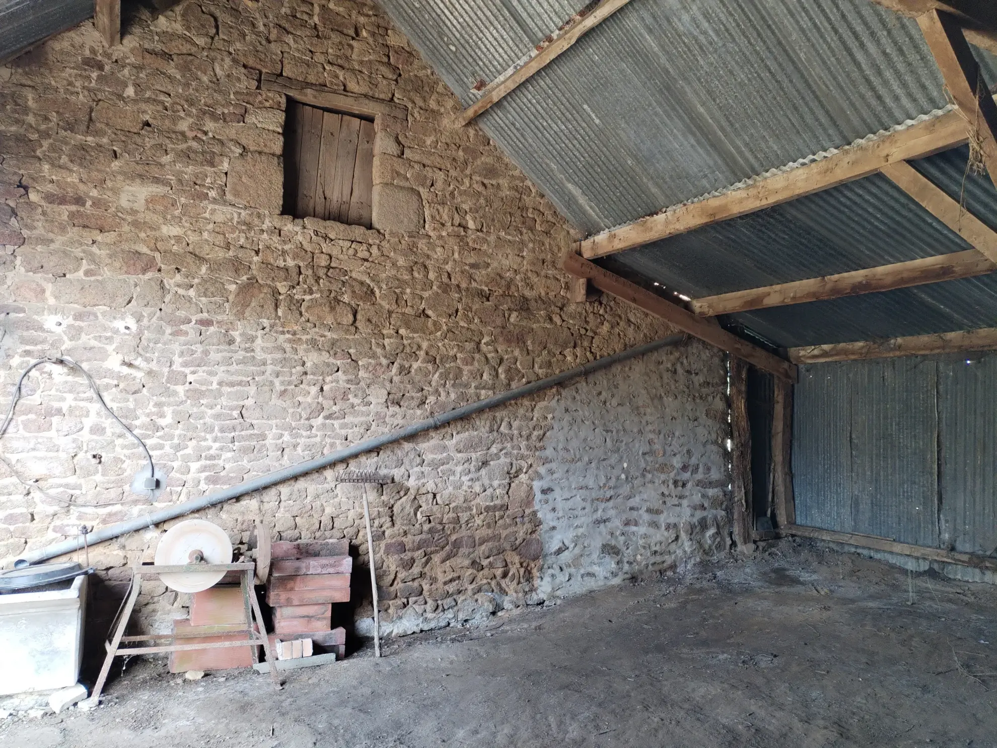 Maison ancienne à rénover avec grand terrain à Romagné (35) 