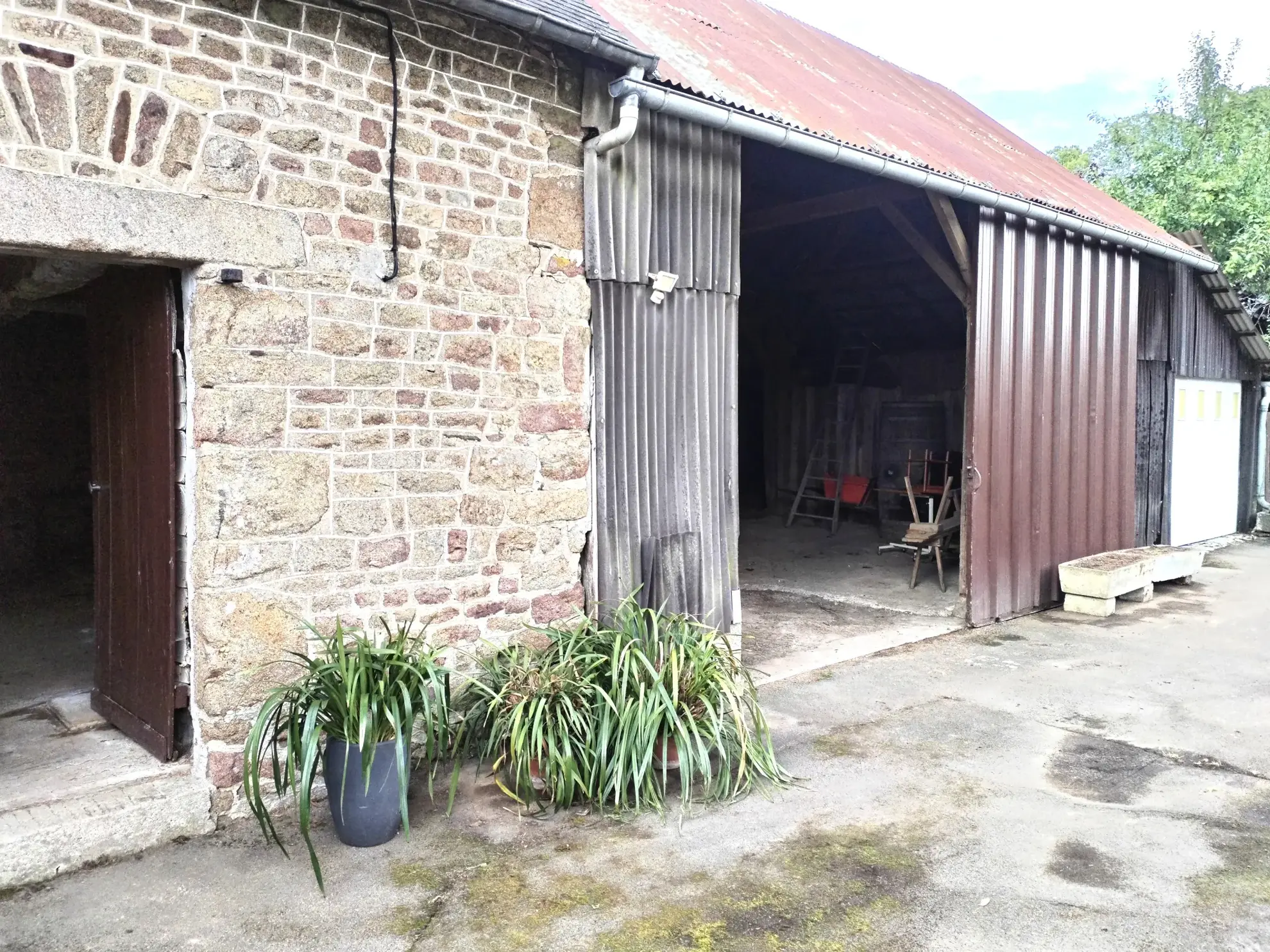 Maison ancienne à rénover avec grand terrain à Romagné (35) 
