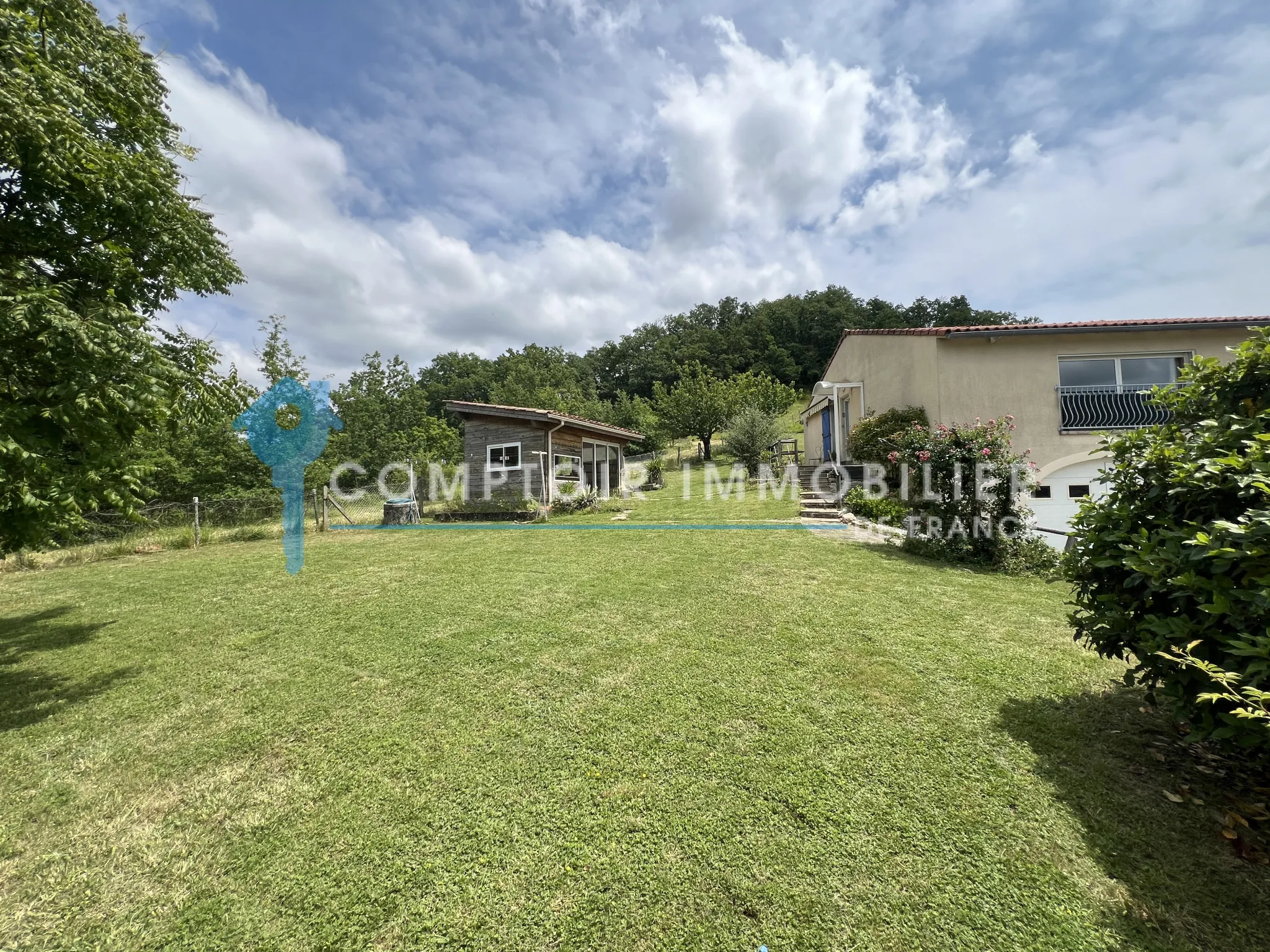 Maison familiale à Saint Paul Cap de Joux avec studio indépendant et grand terrain 