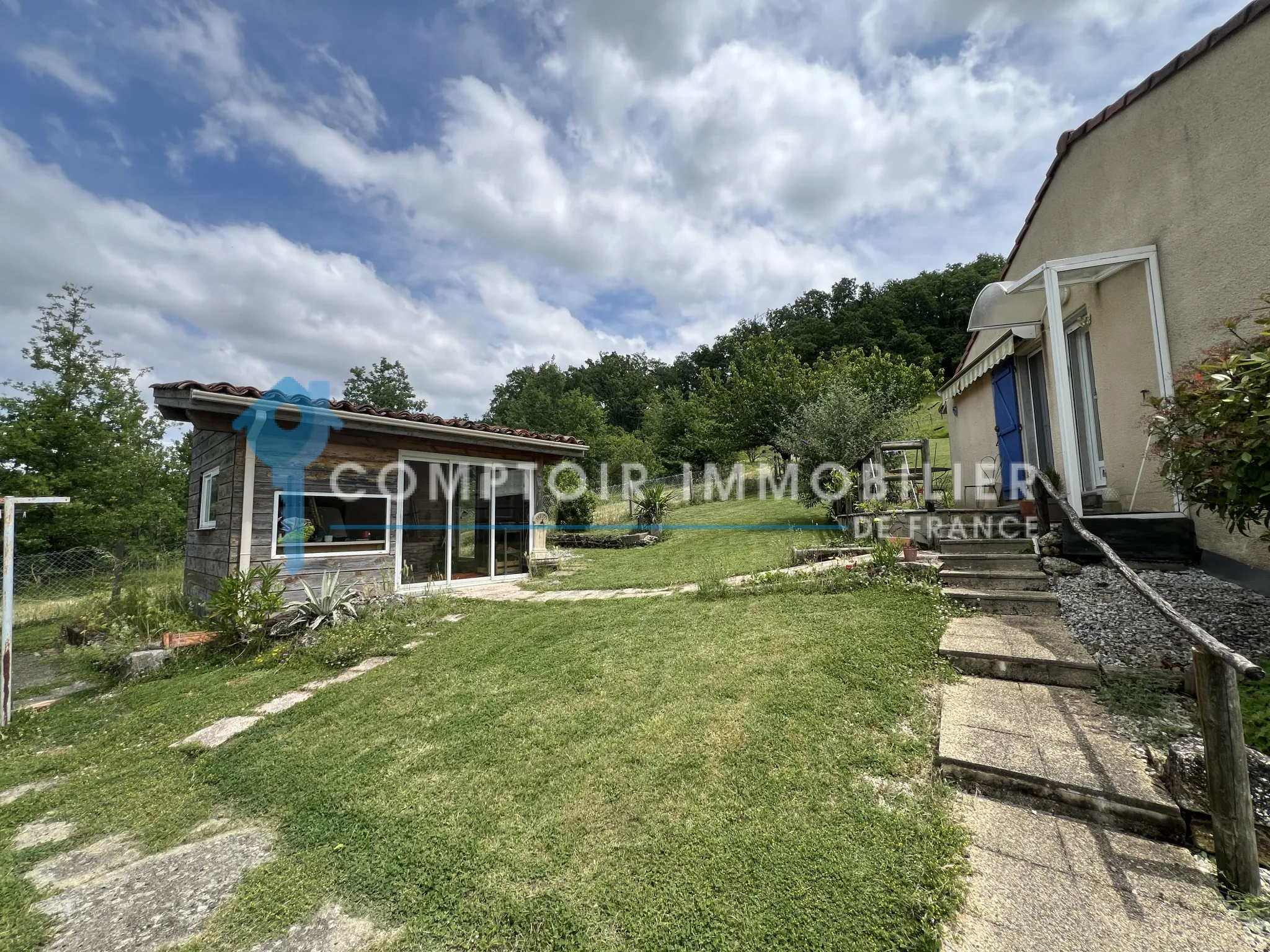 Maison familiale à Saint Paul Cap de Joux avec studio indépendant et grand terrain 