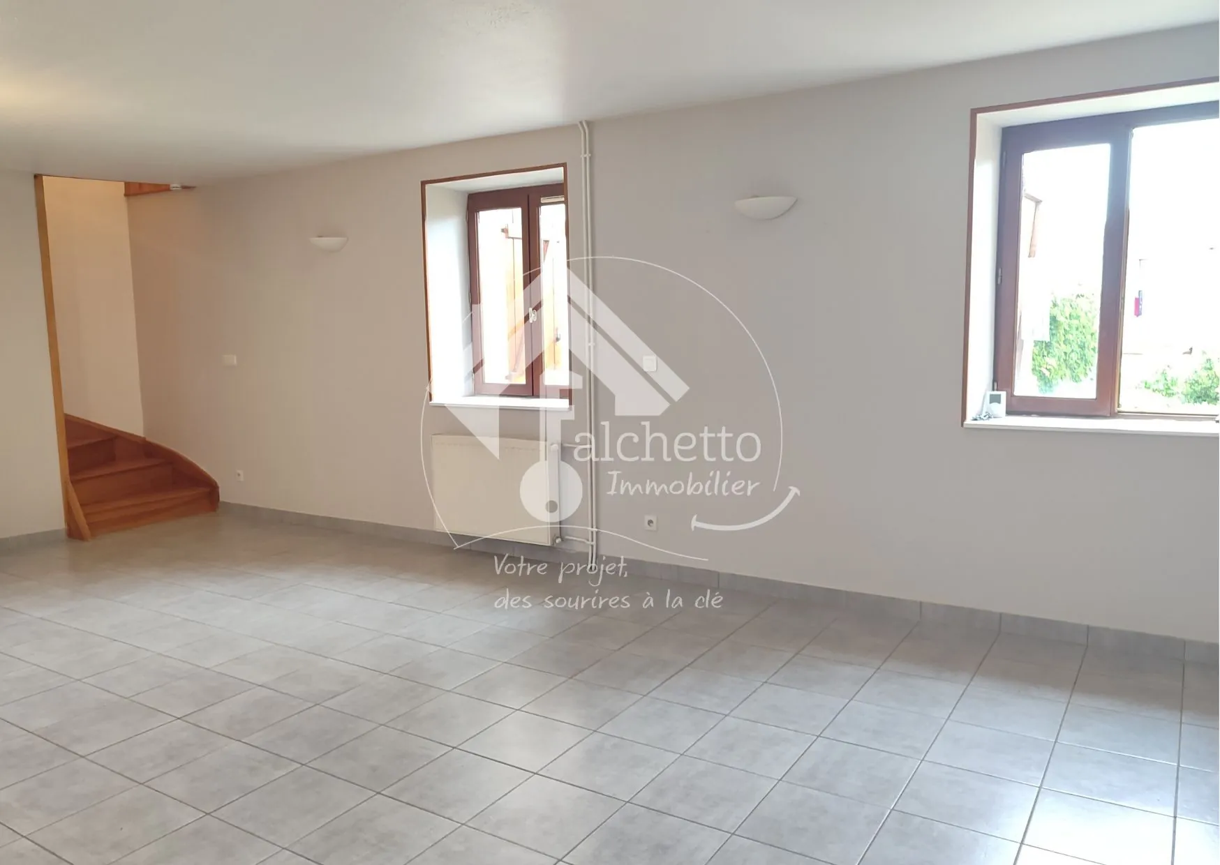 Maison de village avec dépendances et terrain constructible à Combronde 