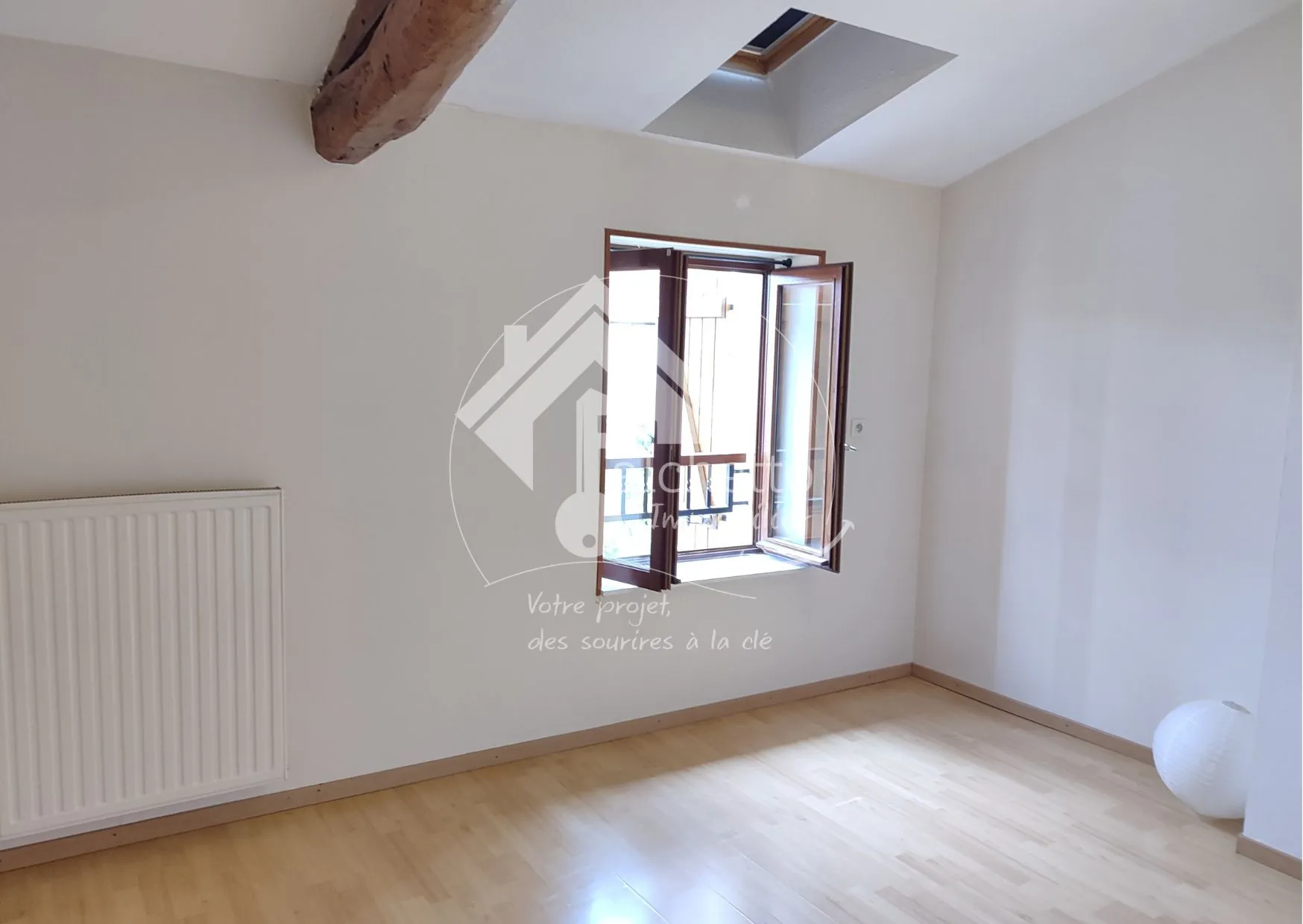 Maison de village avec dépendances et terrain constructible à Combronde 