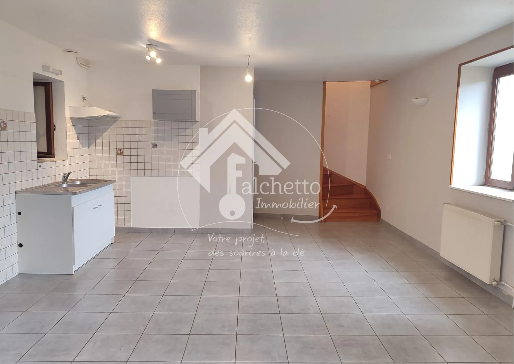 Maison de village avec dépendances et terrain constructible à Combronde 