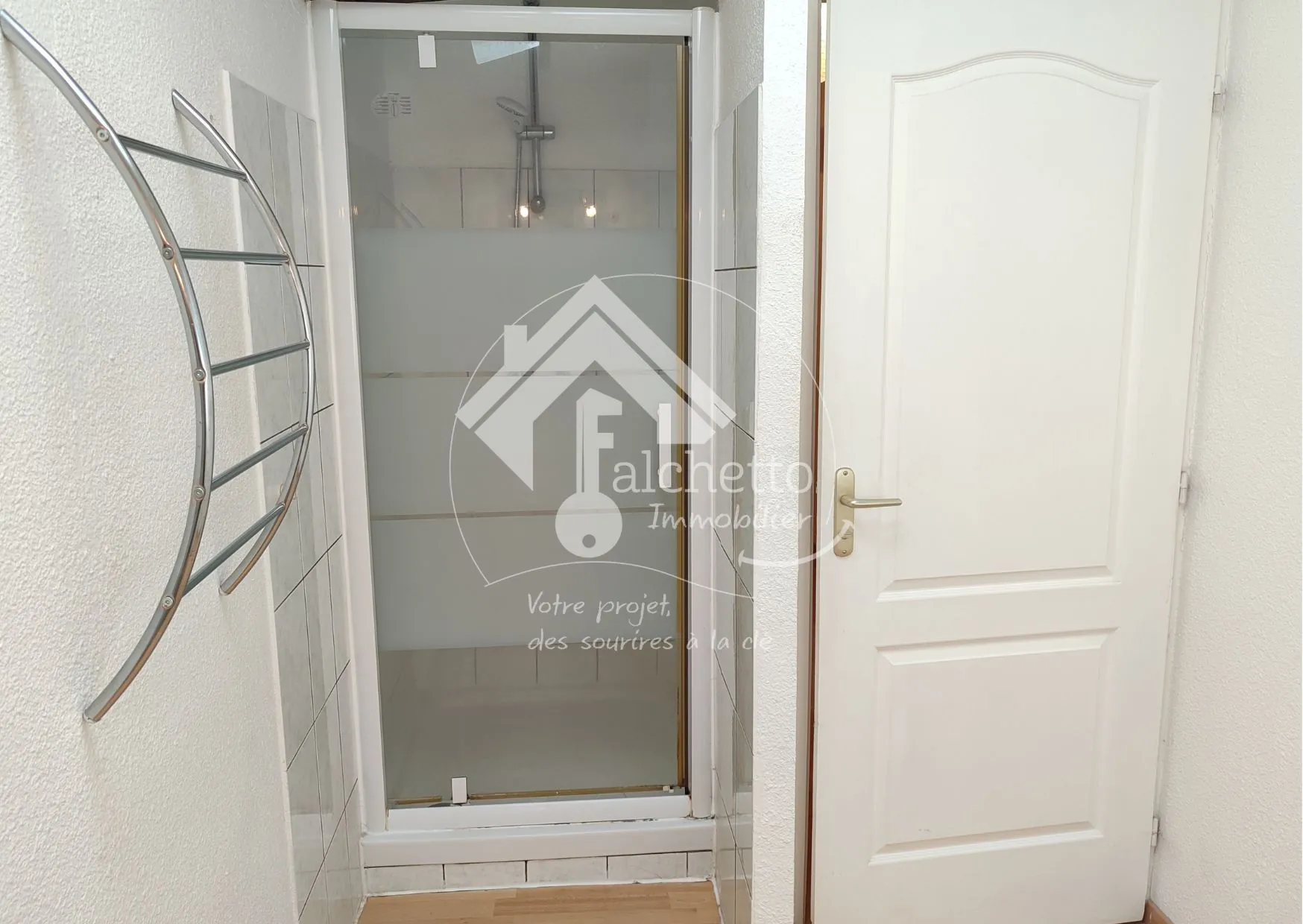 Maison de village avec dépendances et terrain constructible à Combronde 