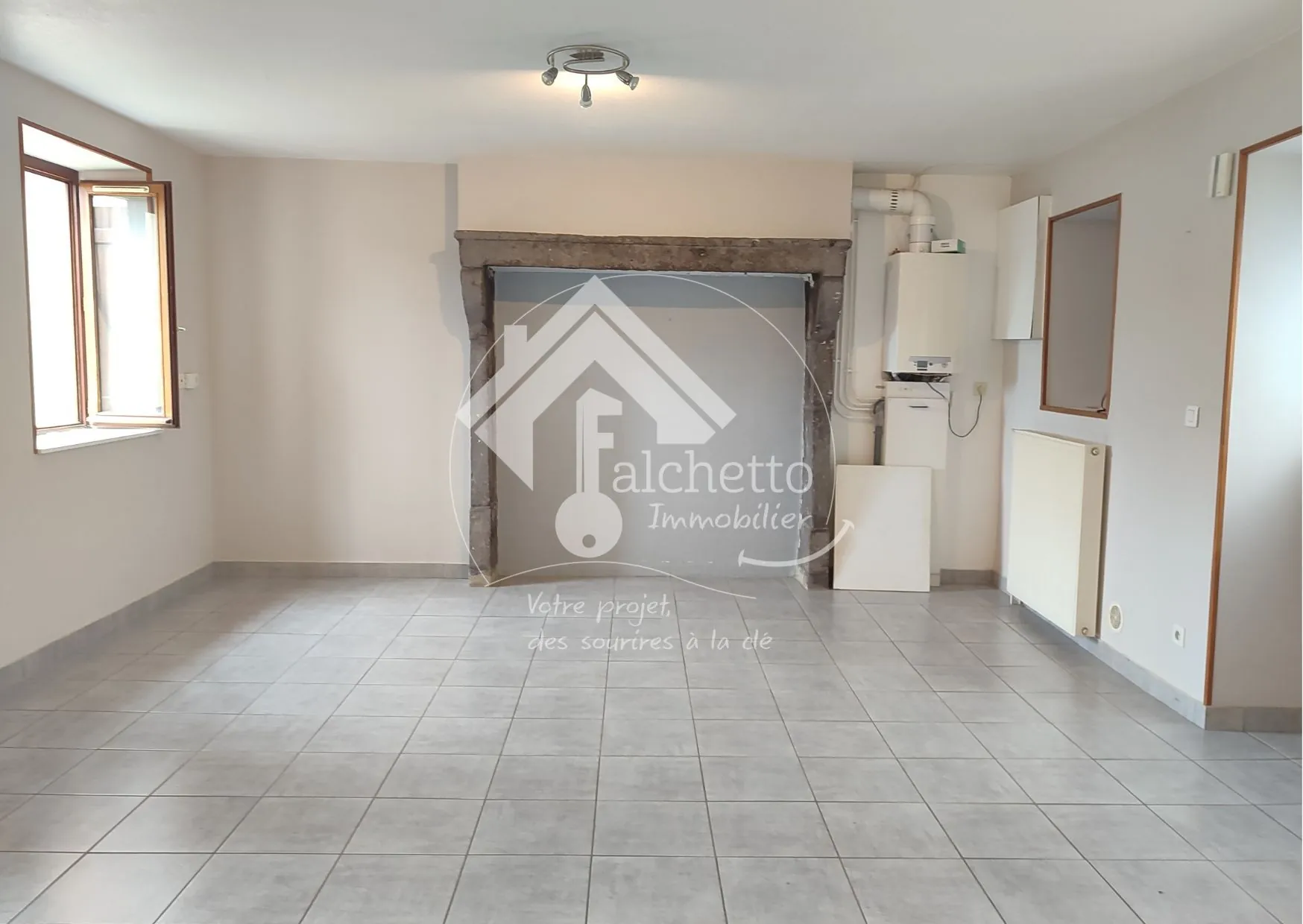 Maison de village avec dépendances et terrain constructible à Combronde 