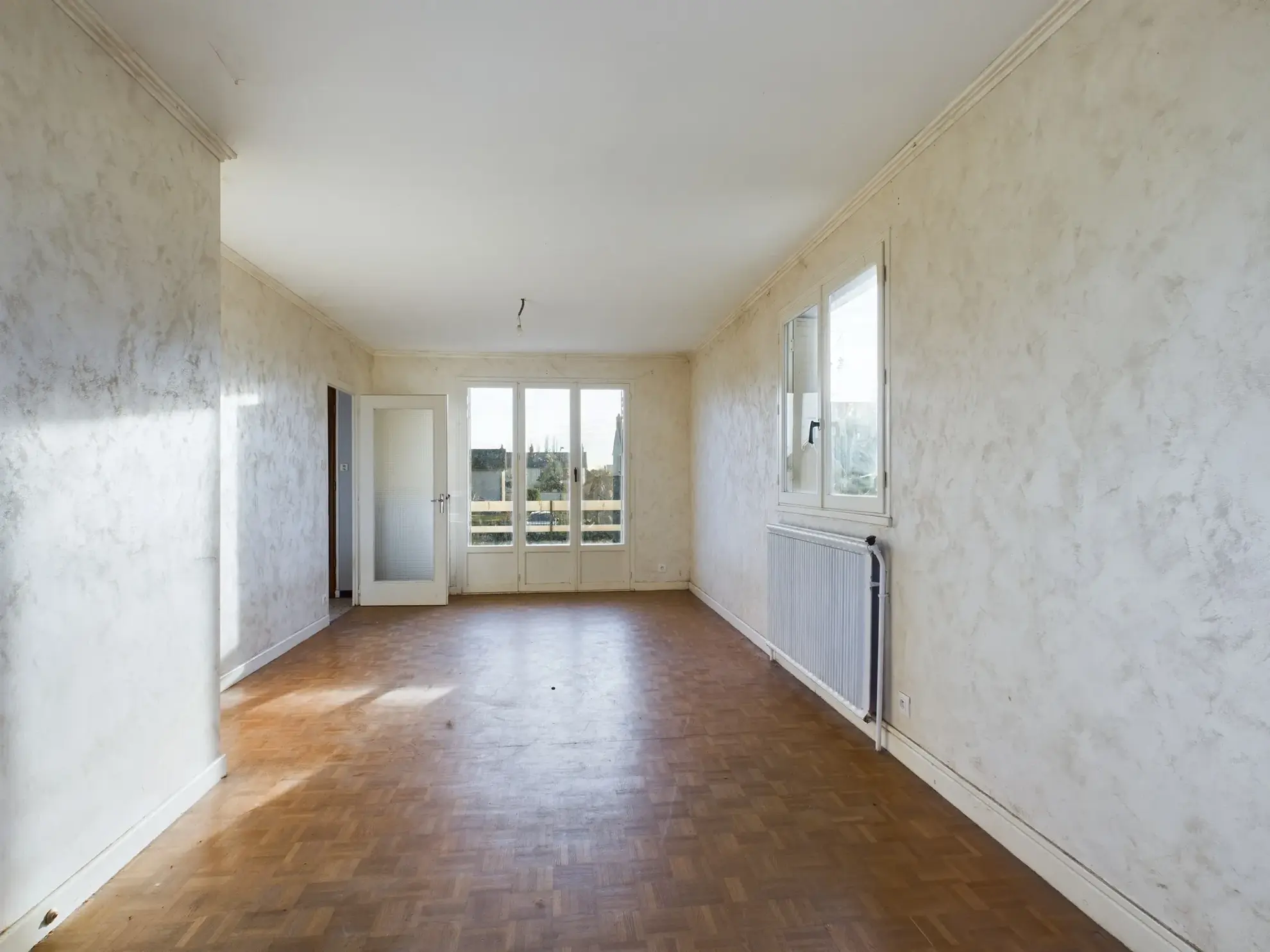 Pavillon à vendre à Nevers avec sous-sol, 75,69 m², terrain 2518 m² 