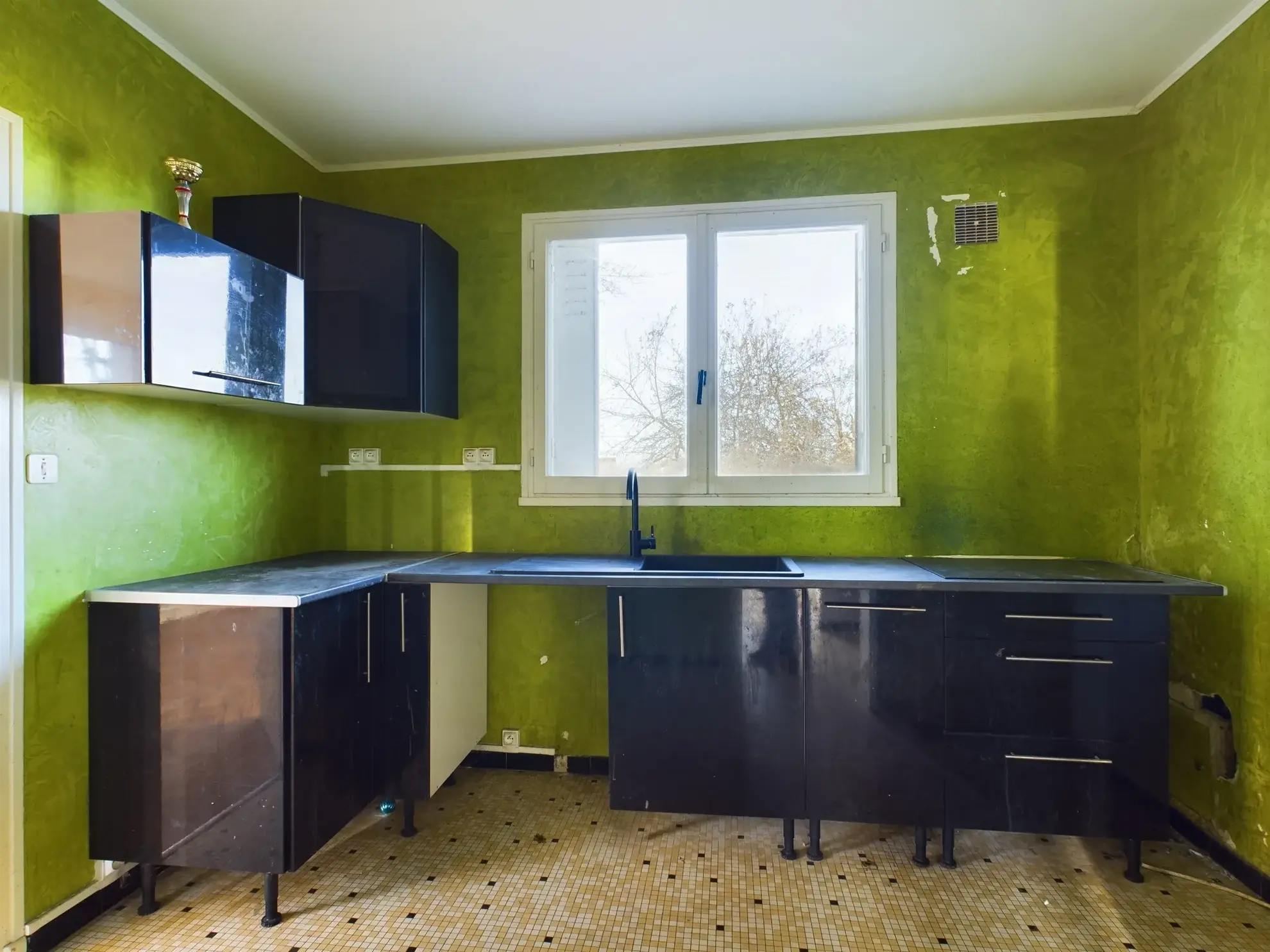 Pavillon à vendre à Nevers avec sous-sol, 75,69 m², terrain 2518 m² 