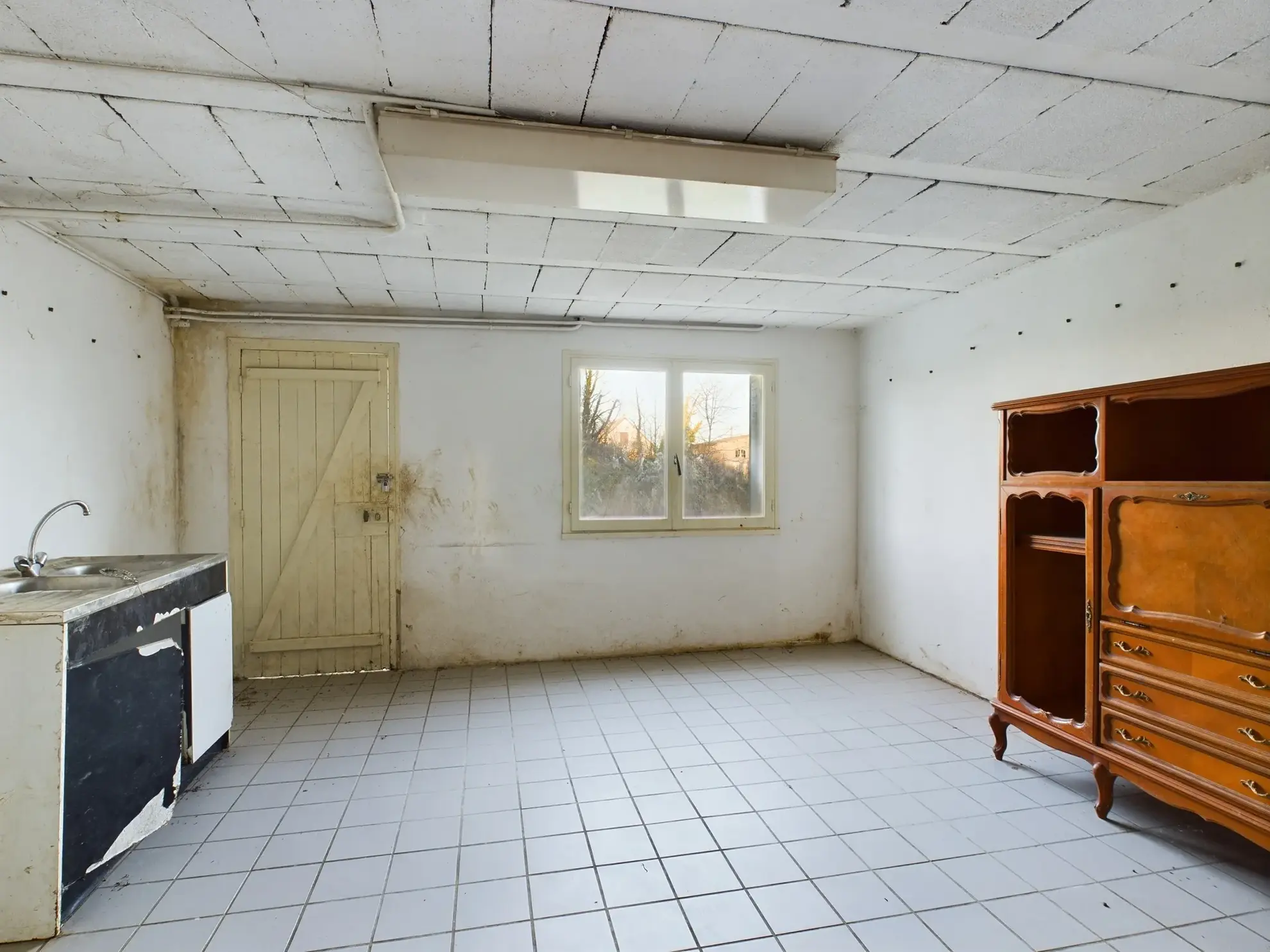 Pavillon à vendre à Nevers avec sous-sol, 75,69 m², terrain 2518 m² 