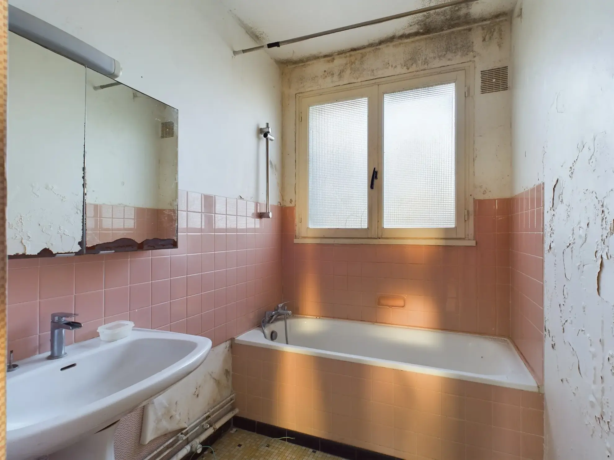 Pavillon à vendre à Nevers avec sous-sol, 75,69 m², terrain 2518 m² 