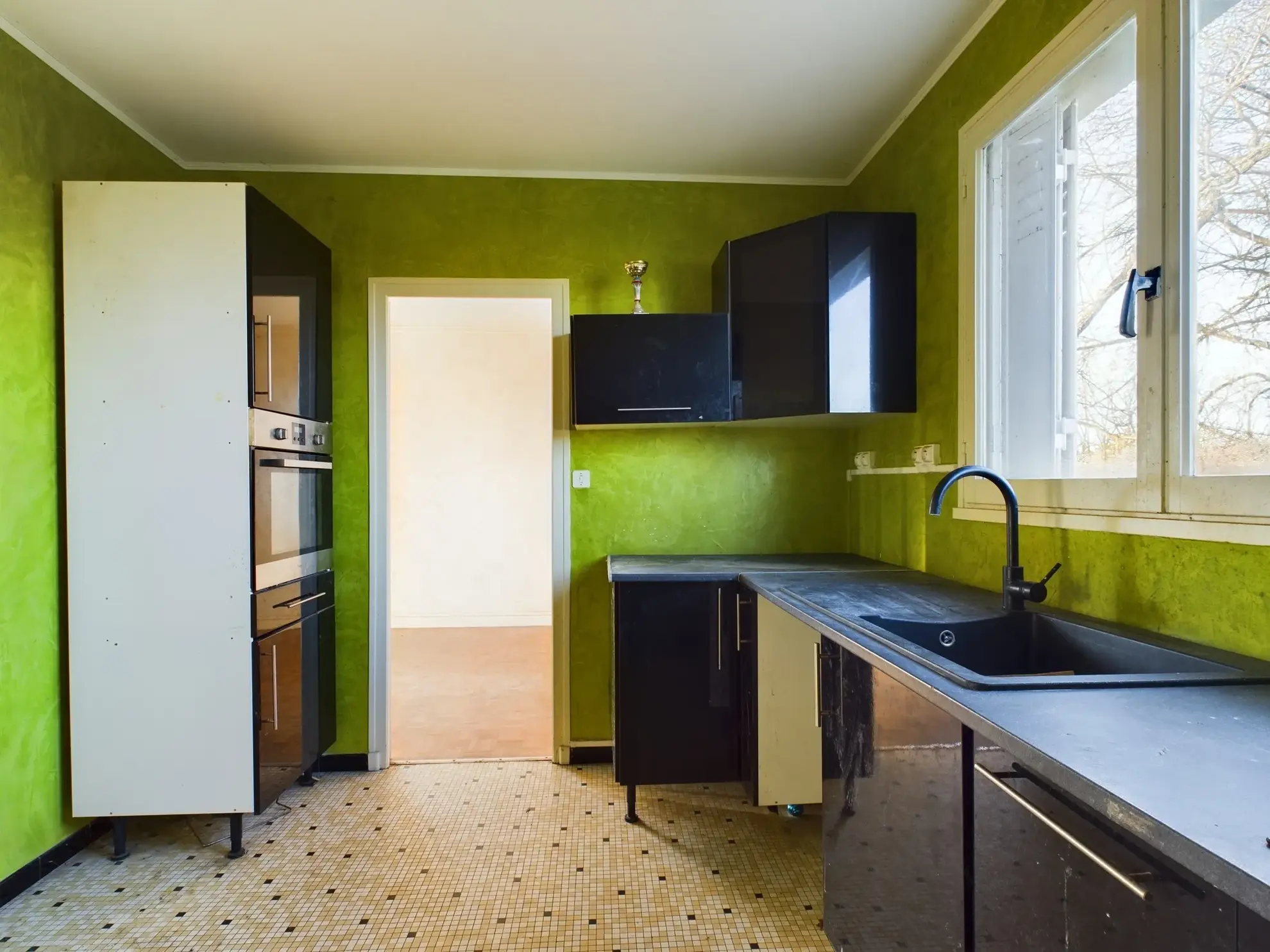 Pavillon à vendre à Nevers avec sous-sol, 75,69 m², terrain 2518 m² 