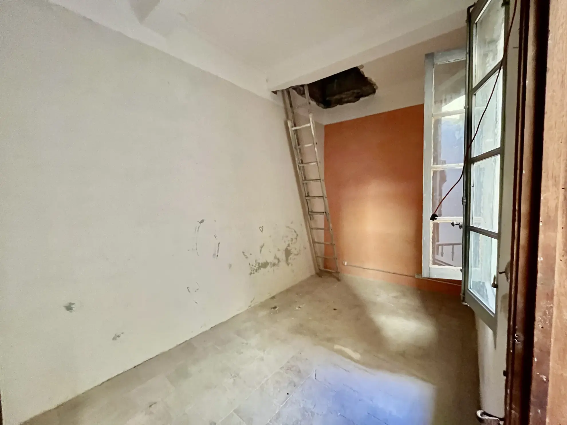 Duplex à rénover avec grand potentiel au centre-ville de Sommieres 