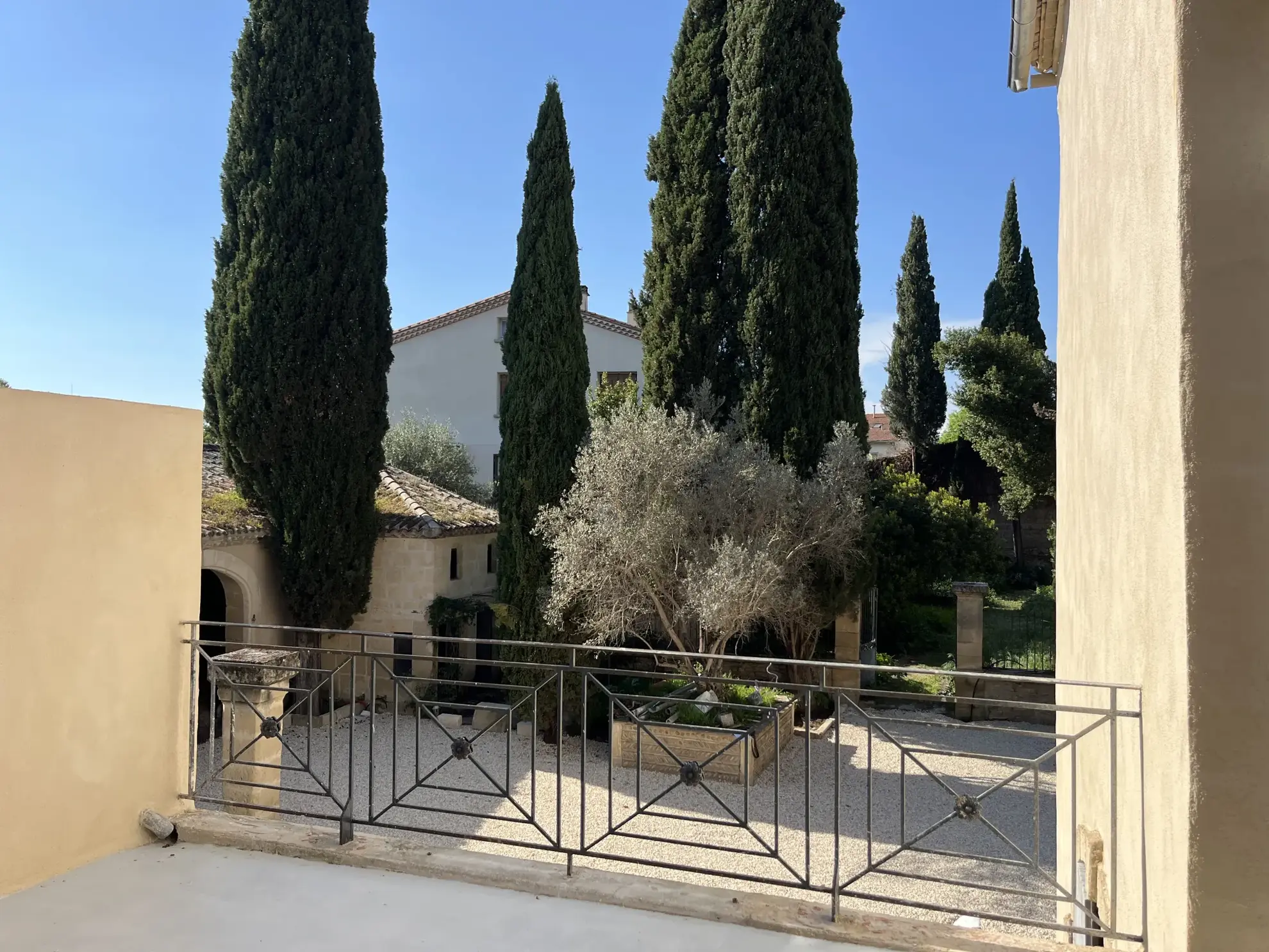 Duplex à rénover avec grand potentiel au centre-ville de Sommieres 