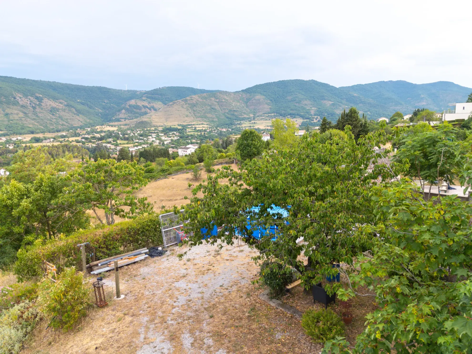 Maison rénovée avec piscine, 4 chambres, grand terrain à Privas secteur Ruissol 