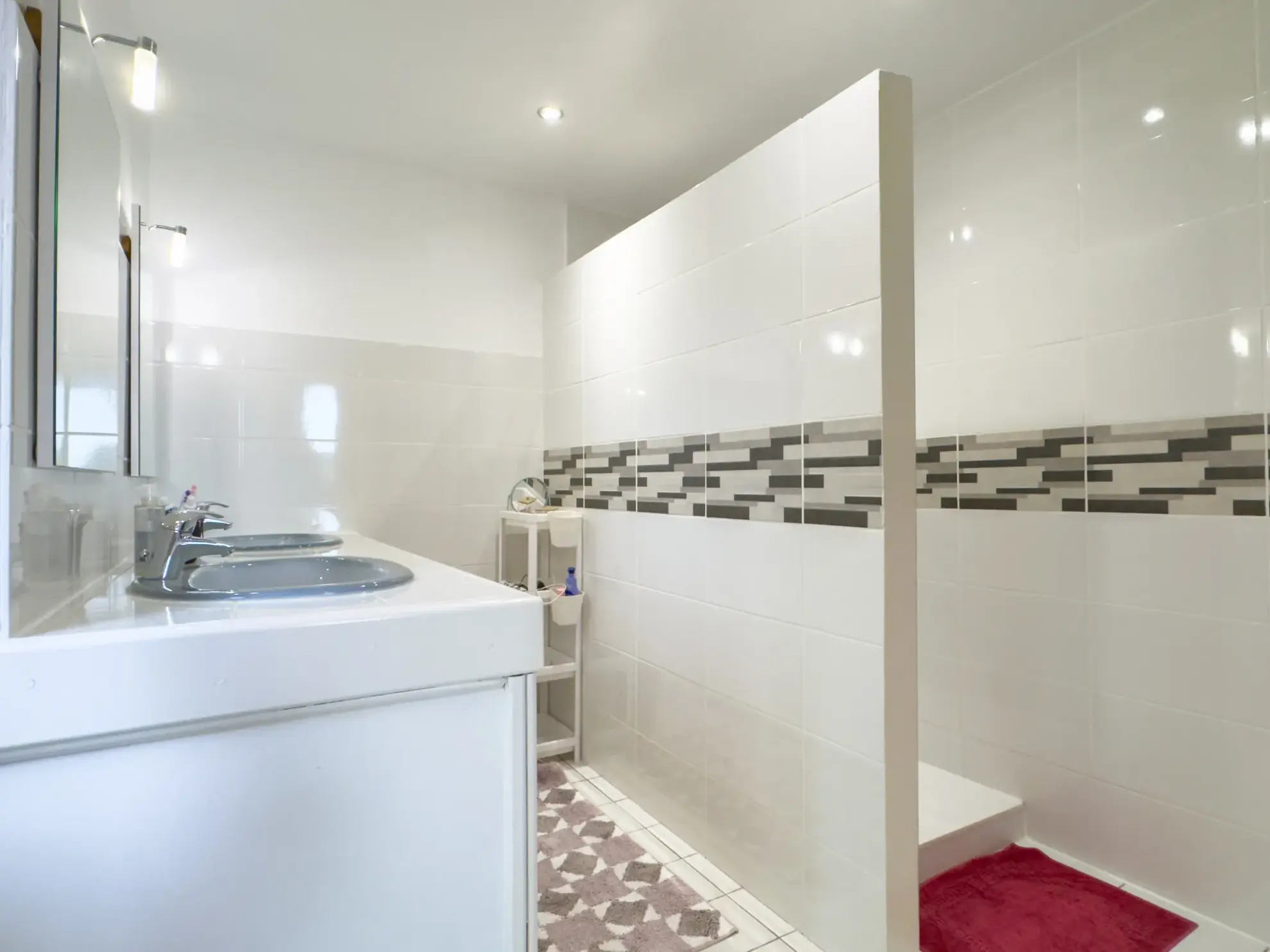 Maison rénovée avec piscine, 4 chambres, grand terrain à Privas secteur Ruissol 