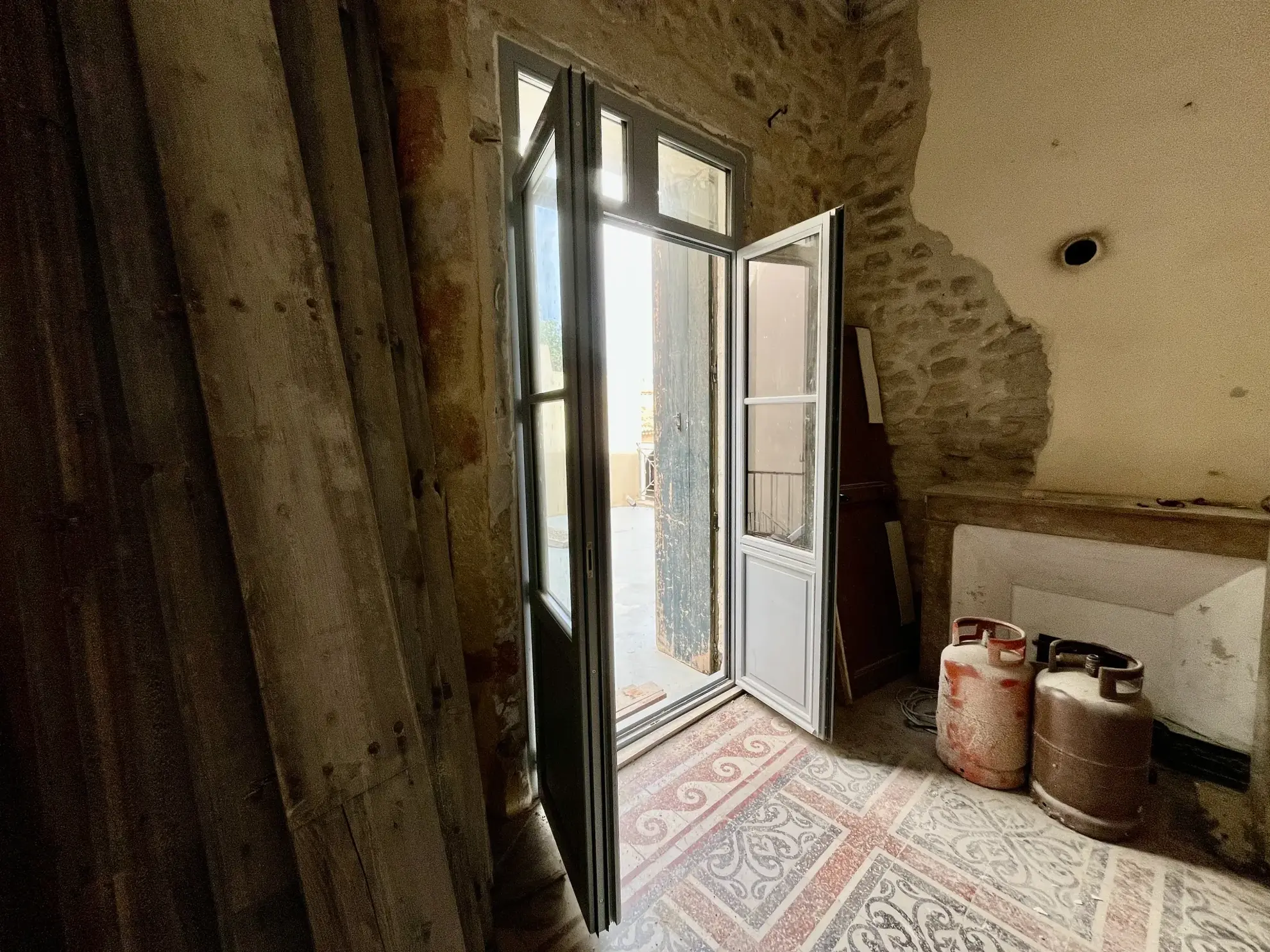 Duplex à rénover avec grand potentiel au centre-ville de Sommieres 