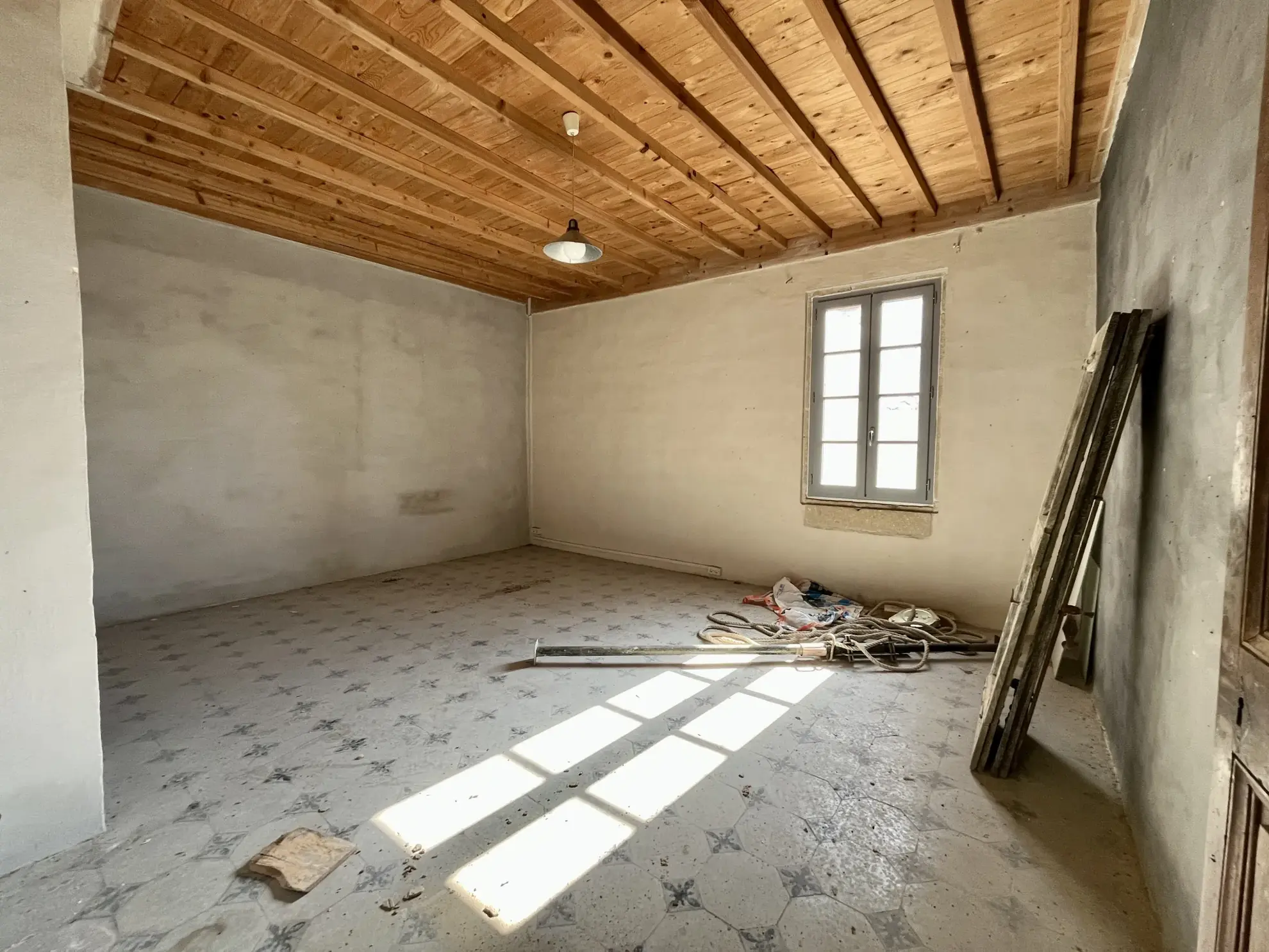 Duplex à rénover avec grand potentiel au centre-ville de Sommieres 