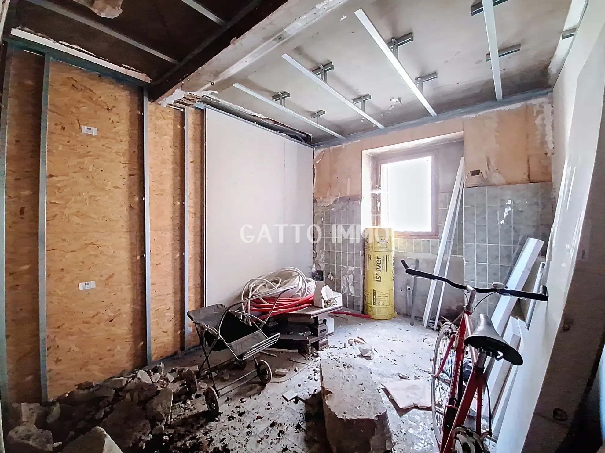 Maison à rénover de 136 m² au centre de Boulay, potentiel d'investissement 