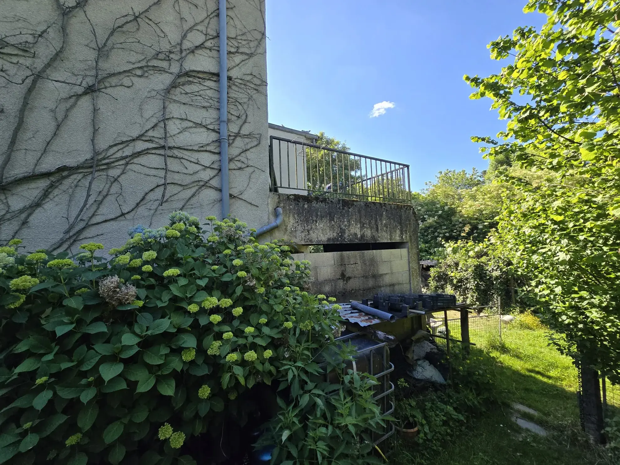 Maison à rénover de 85 m² à Panazol avec grand terrain de 1000 m² 