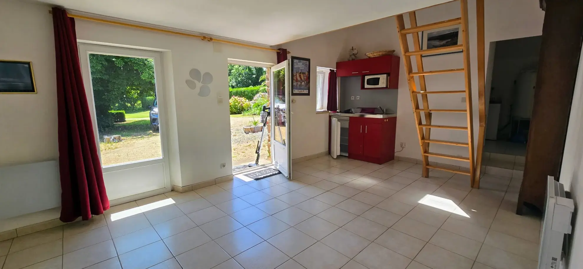 Maison en pierre avec gîte à Plehedel en Bretagne, environnement paisible 