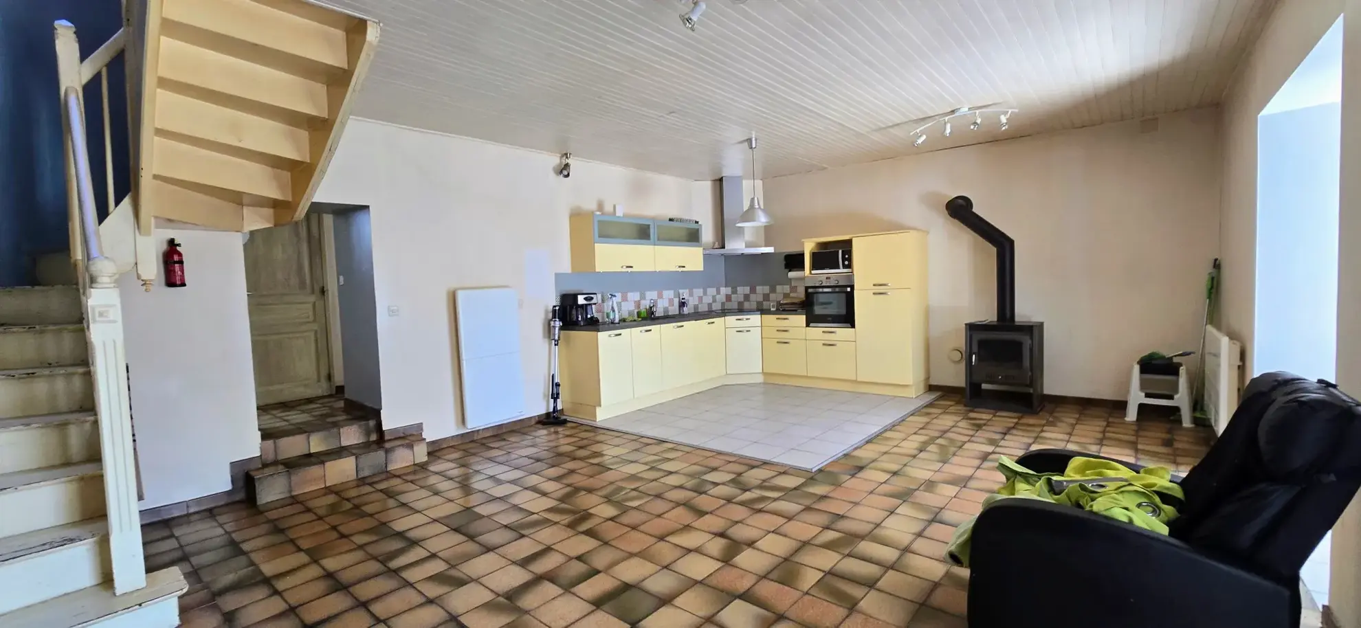 Maison en pierre avec gîte à Plehedel en Bretagne, environnement paisible 