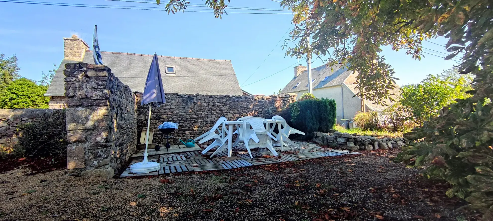 Maison en pierre avec gîte à Plehedel en Bretagne, environnement paisible 