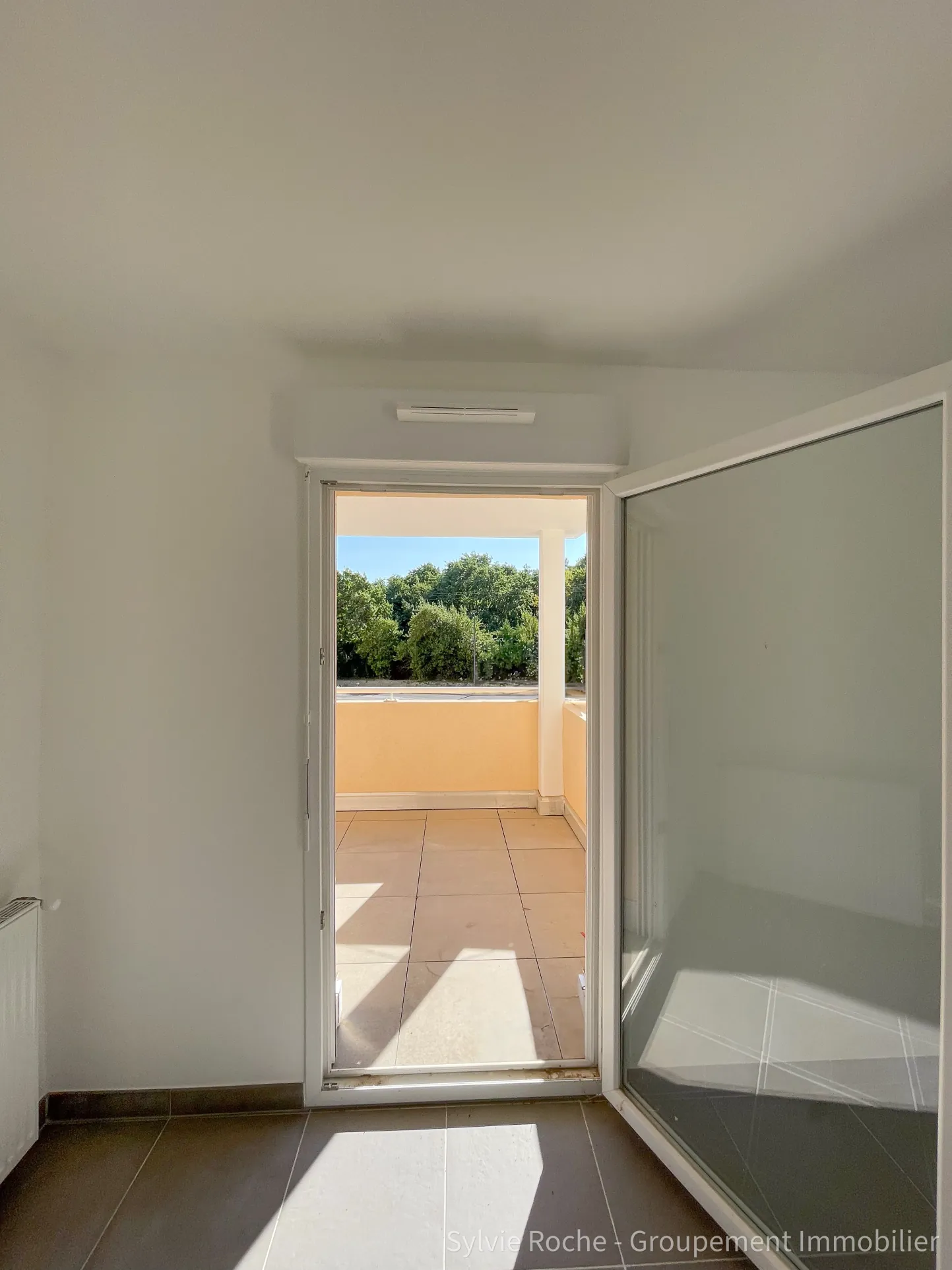 Appartement neuf T2 avec terrasse, parking et garage à Orange 