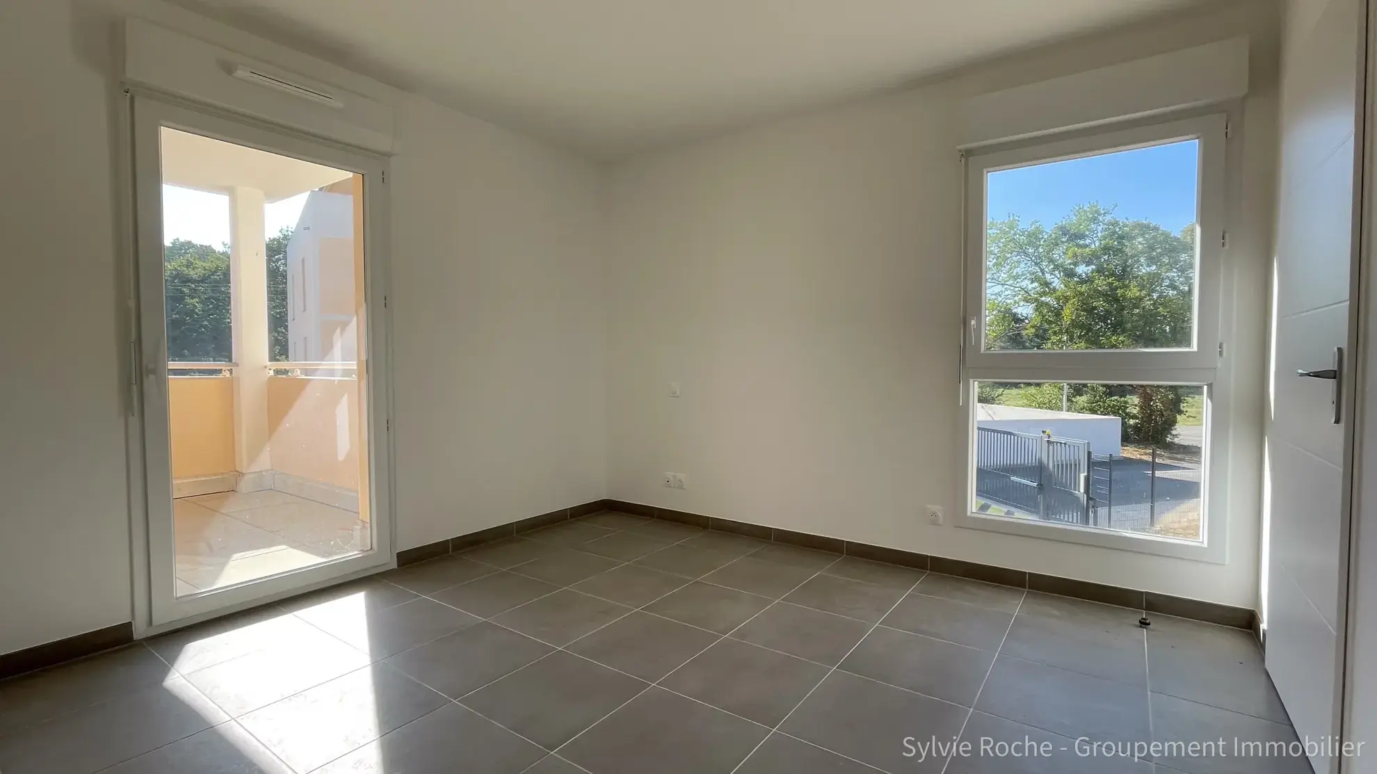 Appartement neuf T2 avec terrasse, parking et garage à Orange 