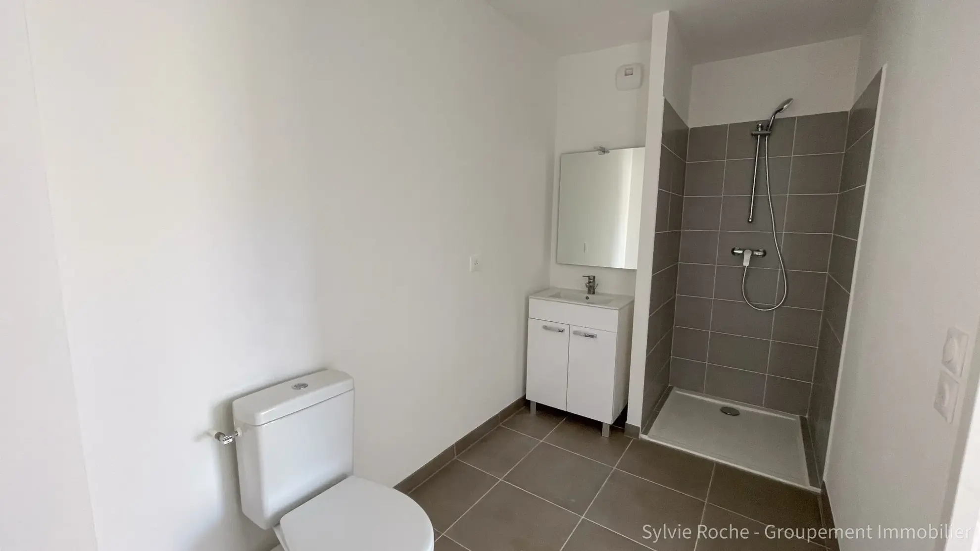 Appartement neuf T2 avec terrasse, parking et garage à Orange 