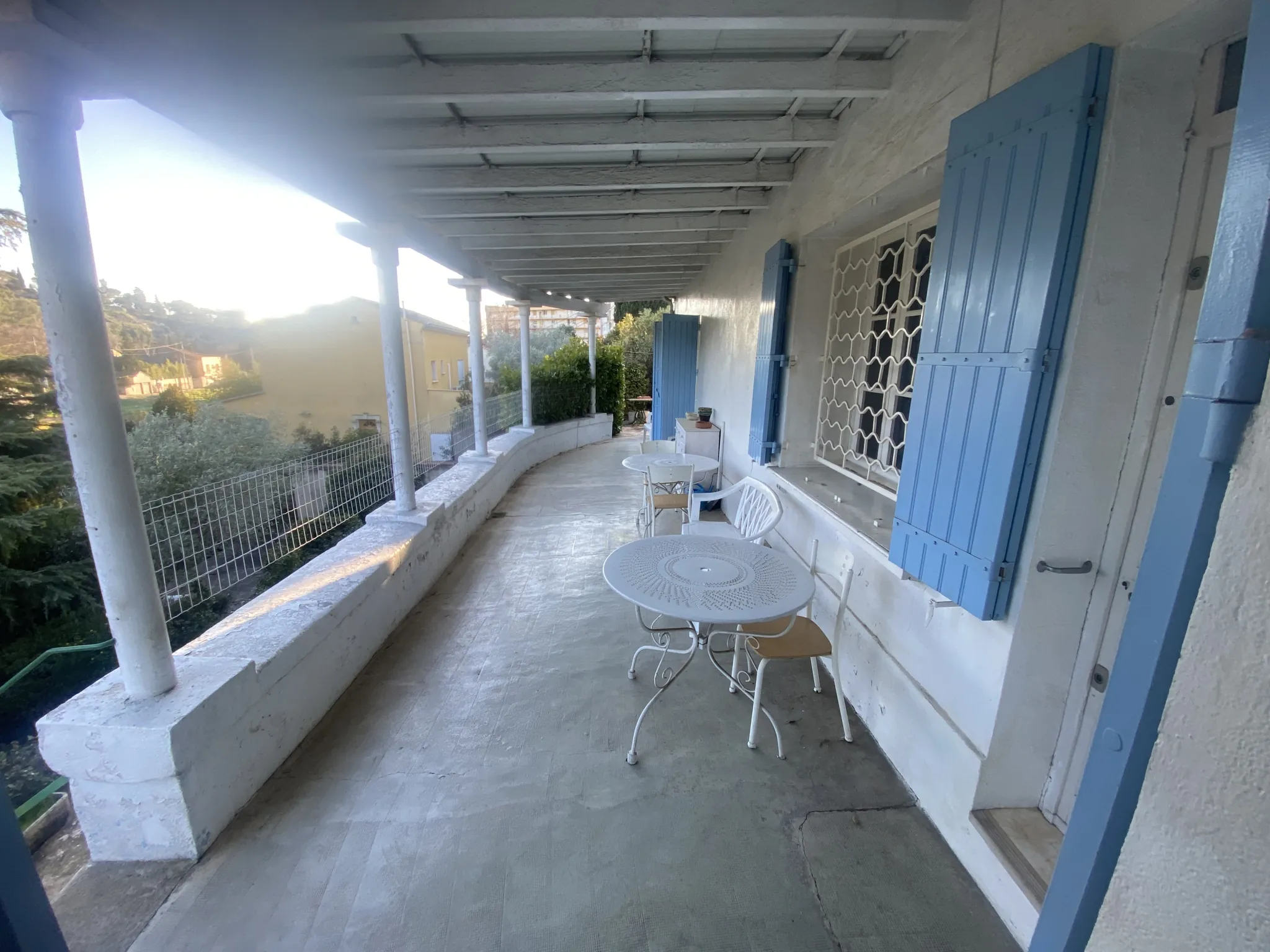 Maison à rénover avec vue dégagée à Nîmes, 1157 m² de terrain