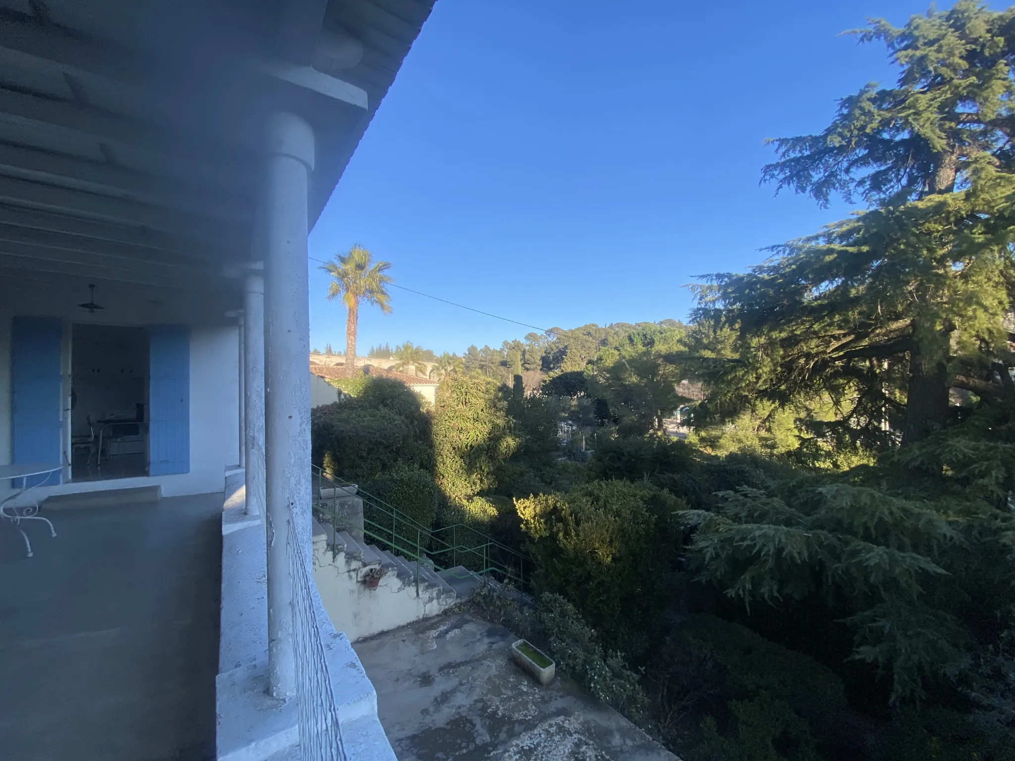 Maison à rénover avec vue dégagée à Nîmes, 1157 m² de terrain 