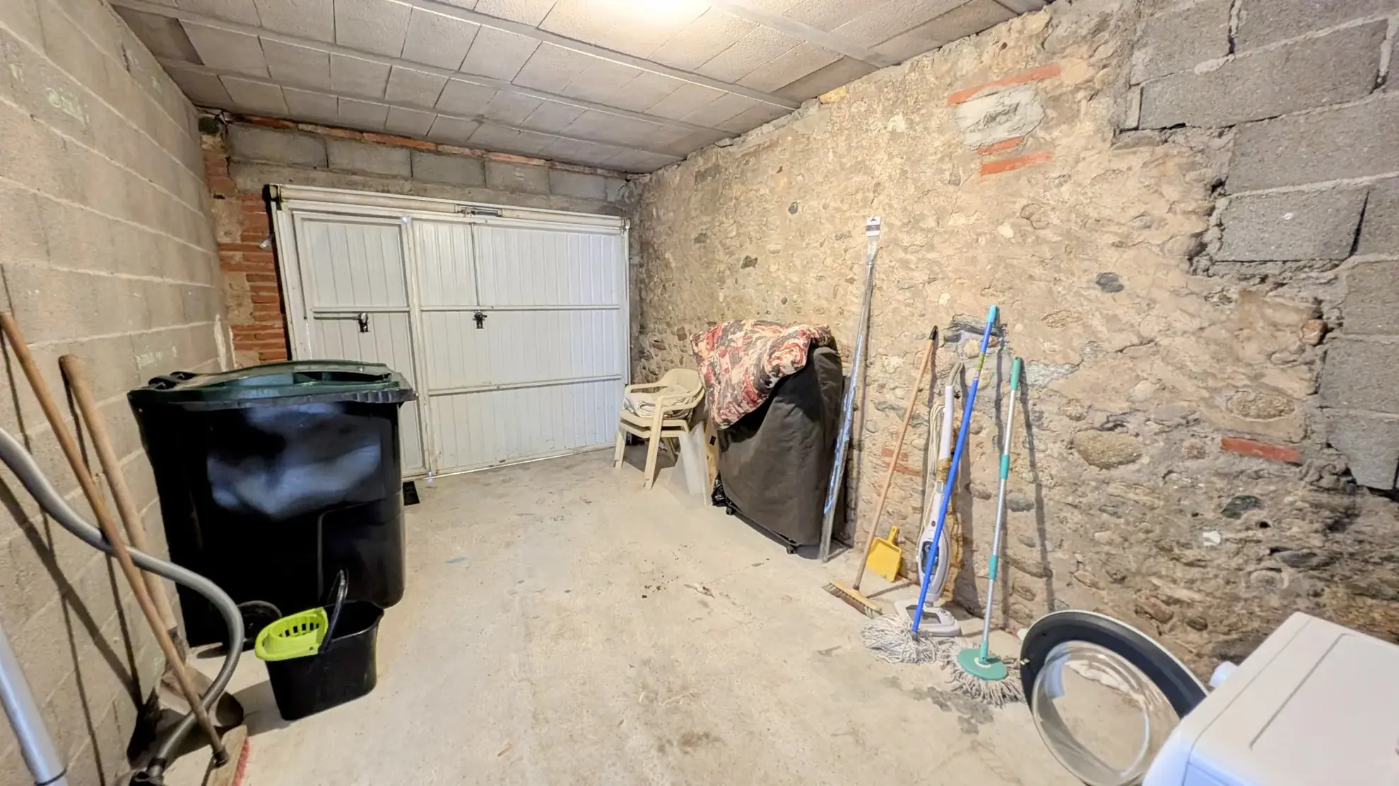 Jolie maison de village traversante avec cour, garage et 3 chambres à Saint-Jean-Lasseille 