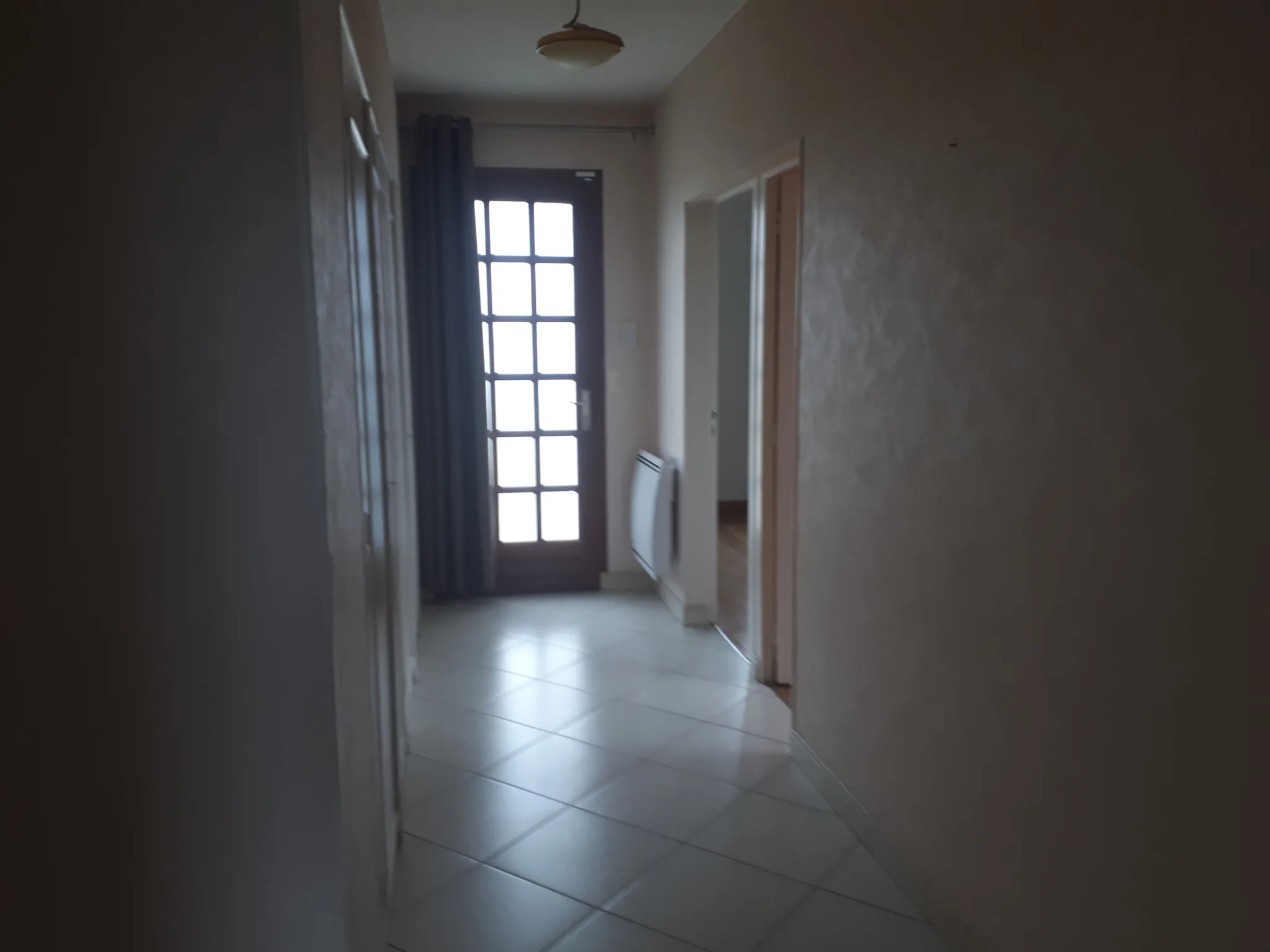 Maison lumineuse avec 6 chambres, studio et terrasse à Les Ormes - Charente 