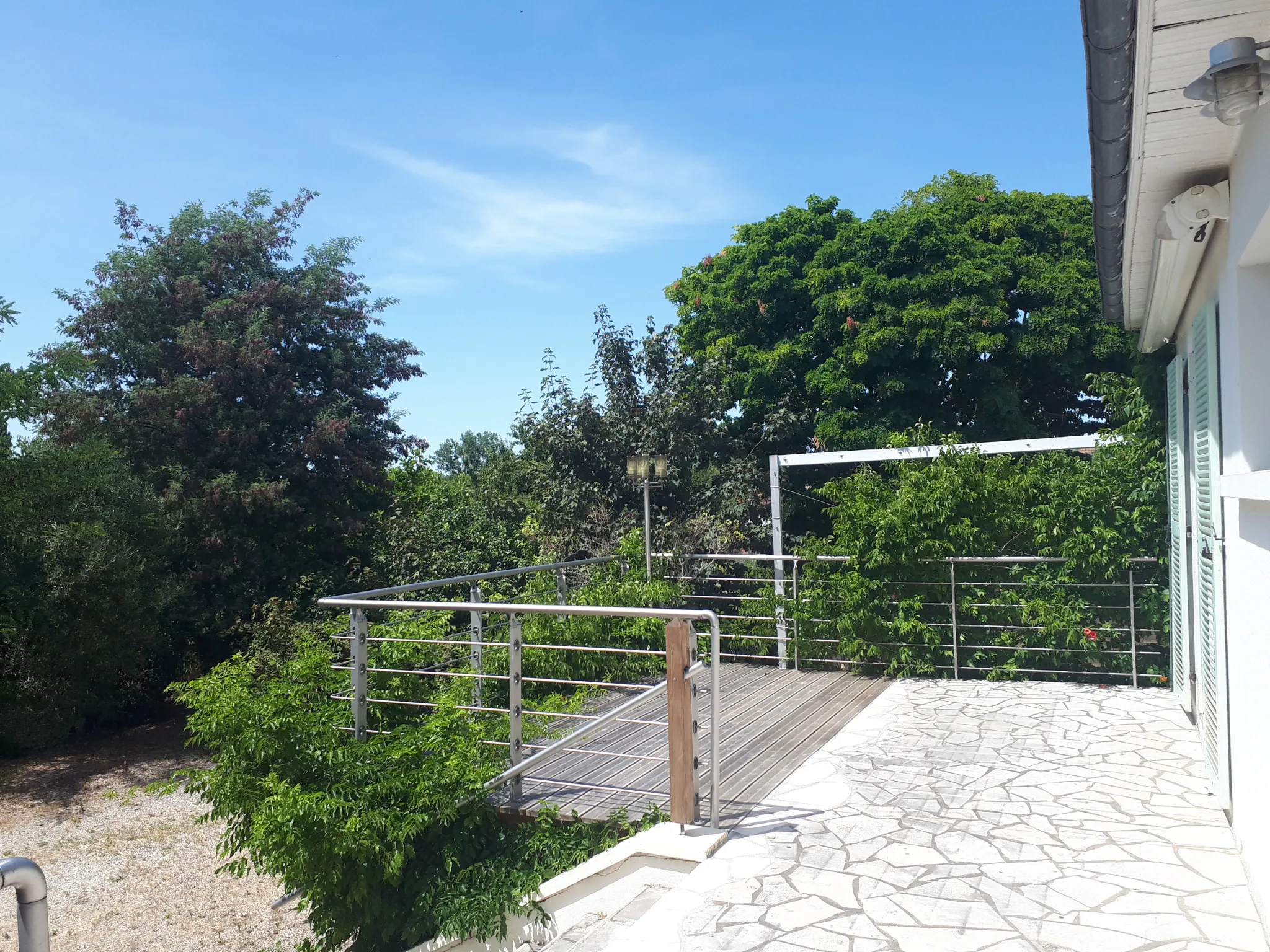 Maison lumineuse avec 6 chambres, studio et terrasse à Les Ormes - Charente 