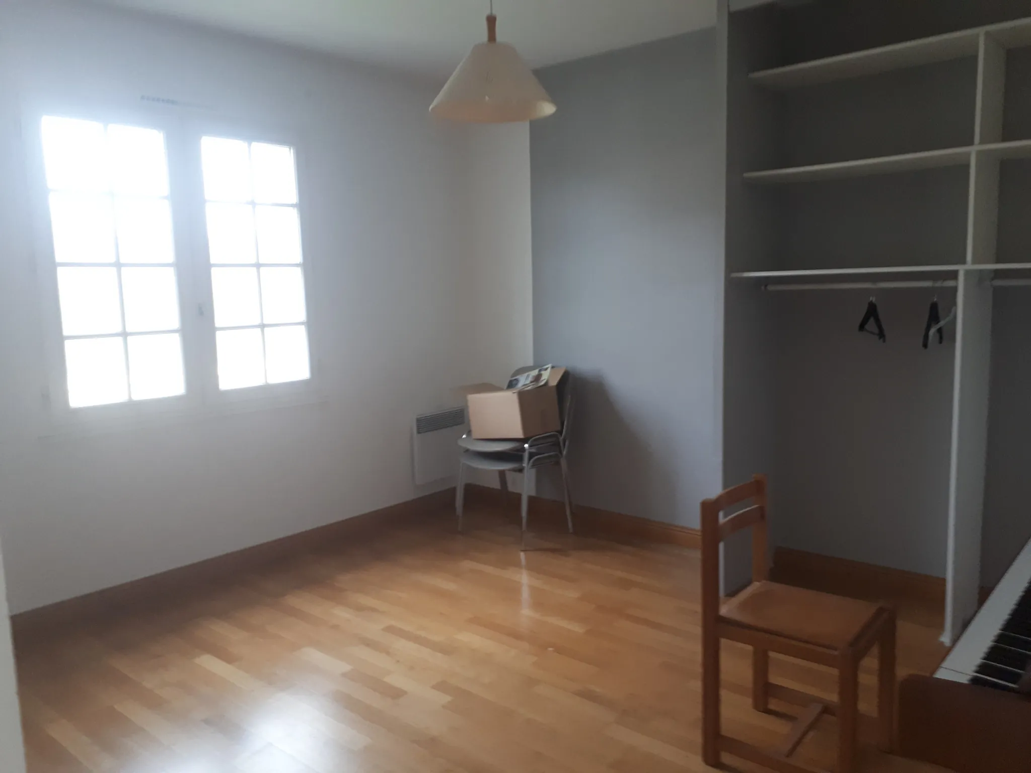 Maison lumineuse avec 6 chambres, studio et terrasse à Les Ormes - Charente 