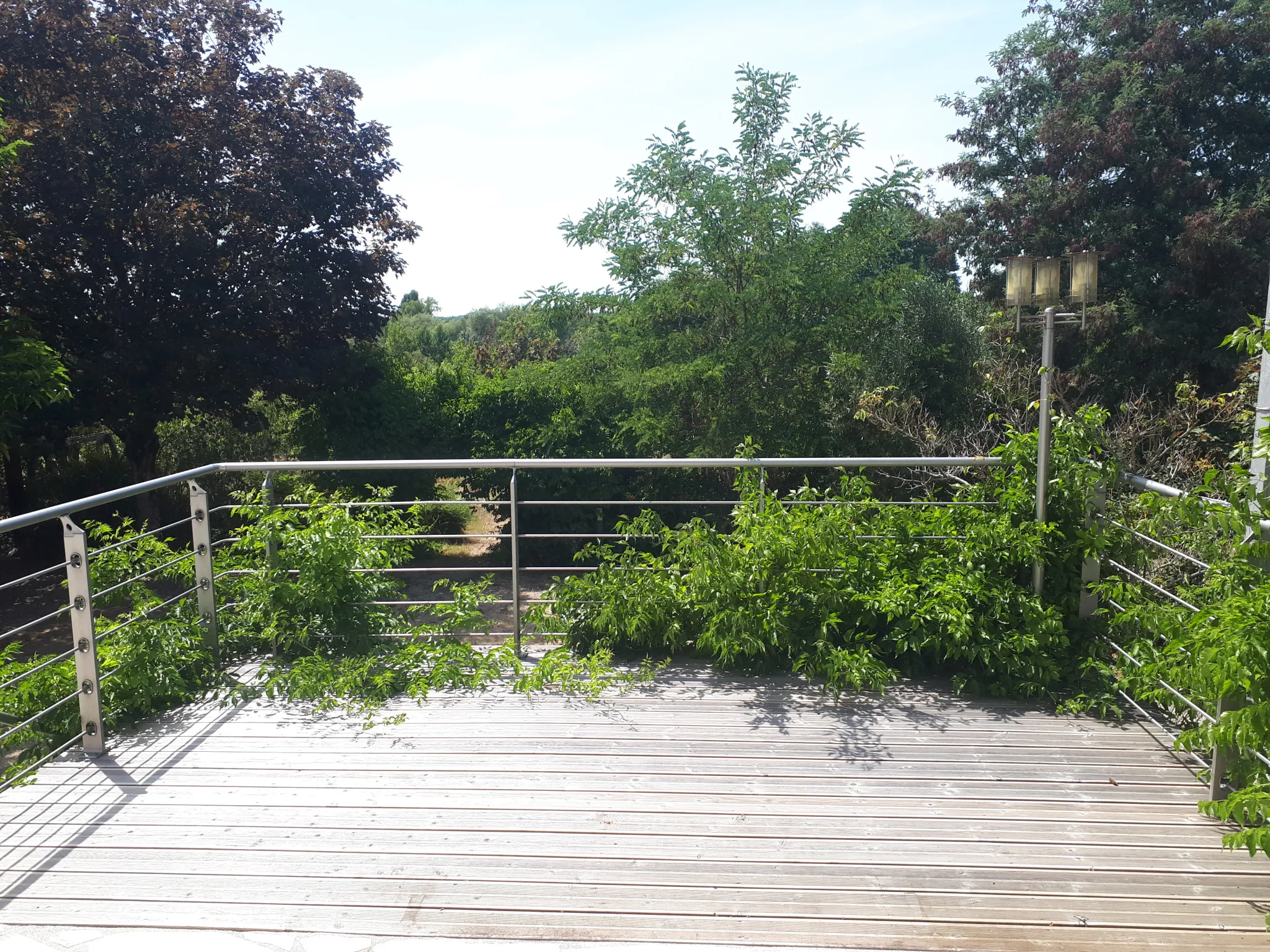 Maison lumineuse avec 6 chambres, studio et terrasse à Les Ormes - Charente 