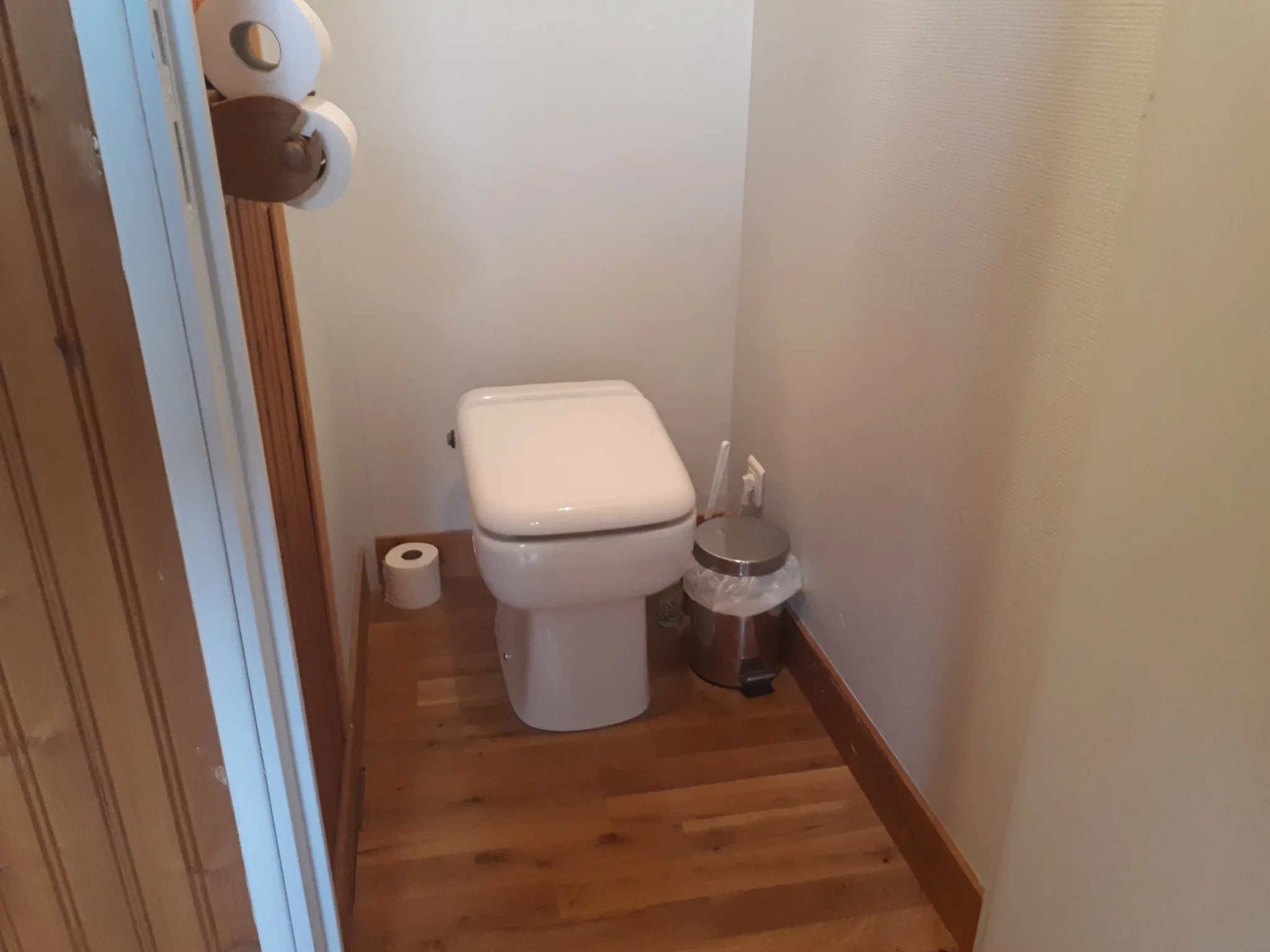 Maison lumineuse avec 6 chambres, studio et terrasse à Les Ormes - Charente 