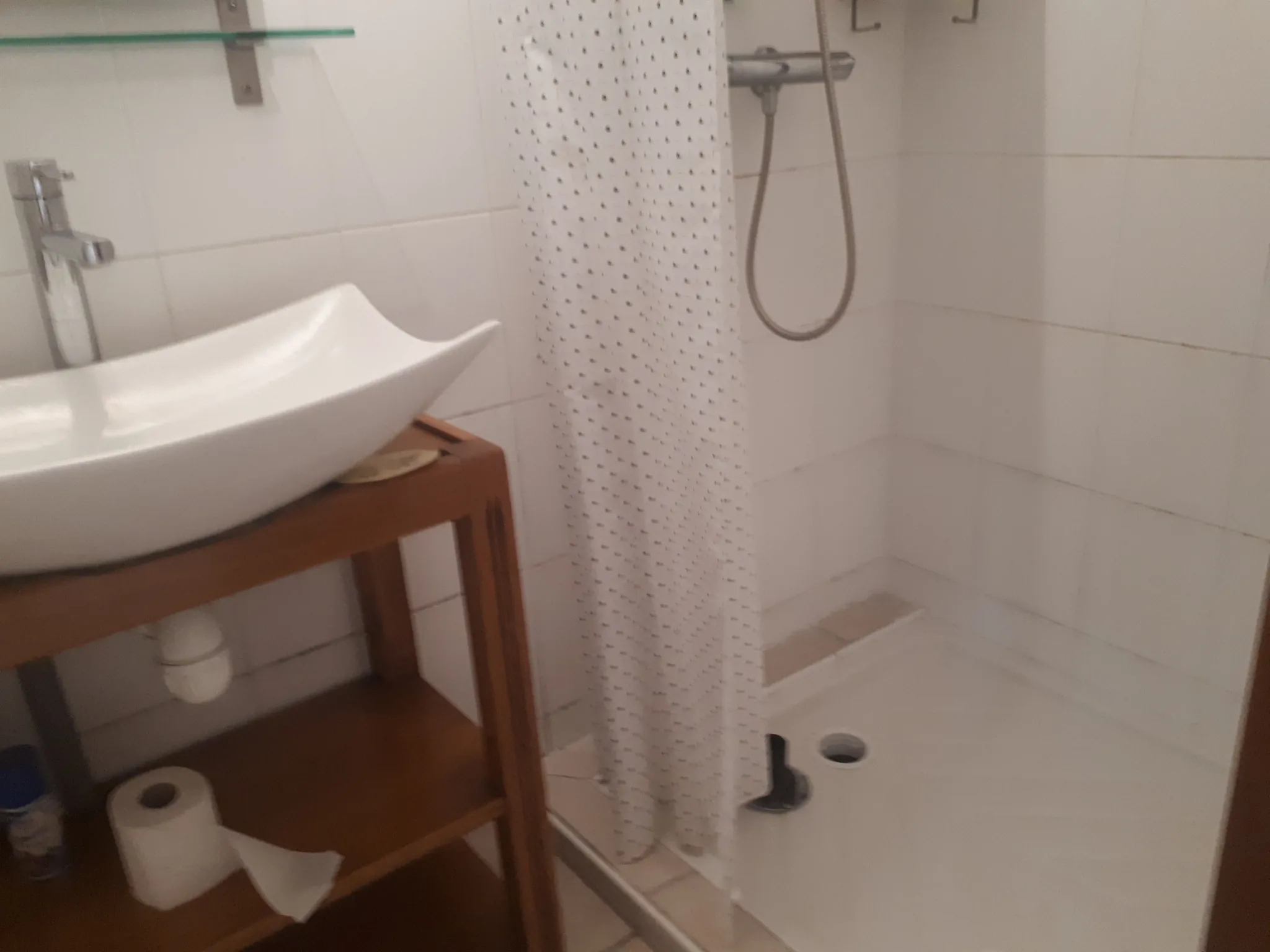 Maison lumineuse avec 6 chambres, studio et terrasse à Les Ormes - Charente 