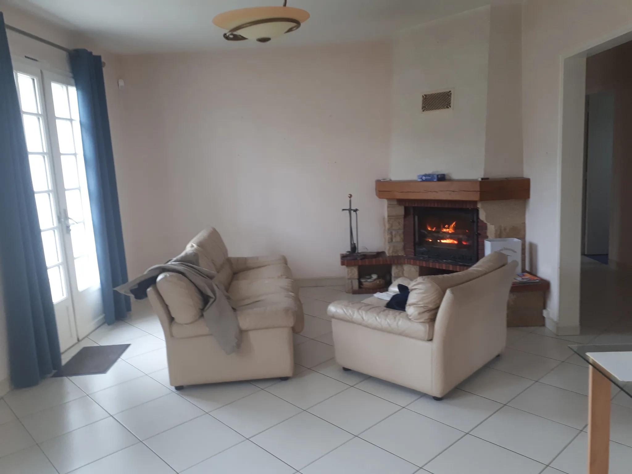 Maison lumineuse avec 6 chambres, studio et terrasse à Les Ormes - Charente 