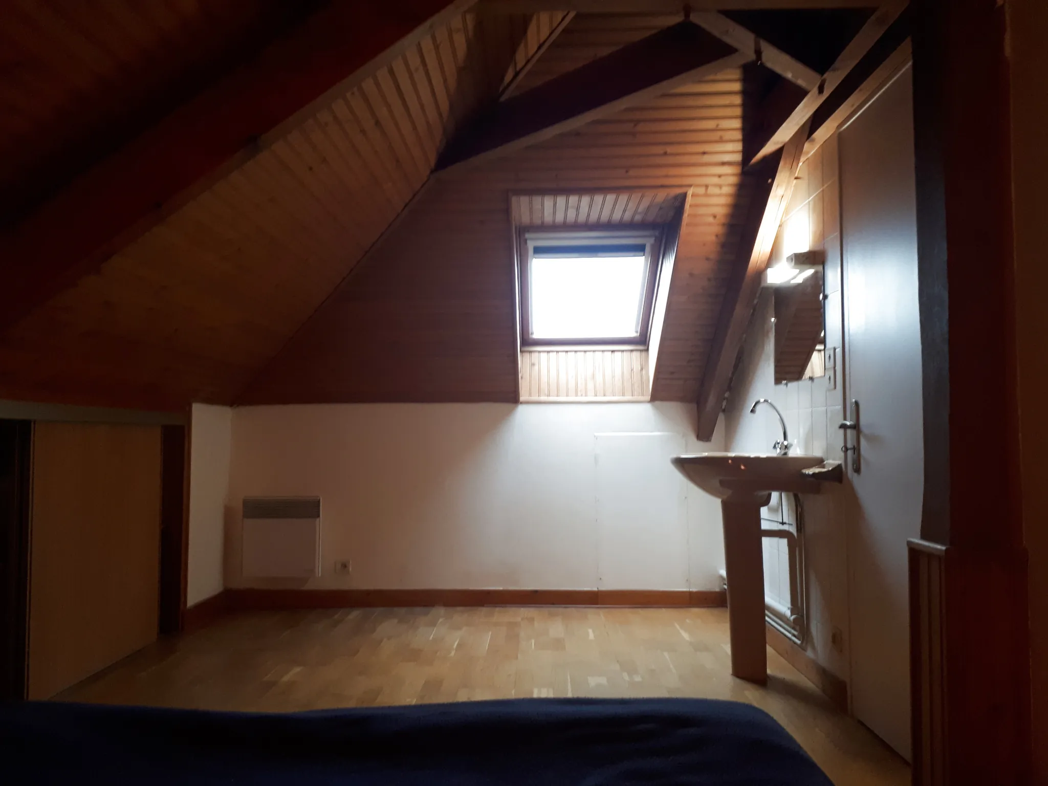 Maison lumineuse avec 6 chambres, studio et terrasse à Les Ormes - Charente 