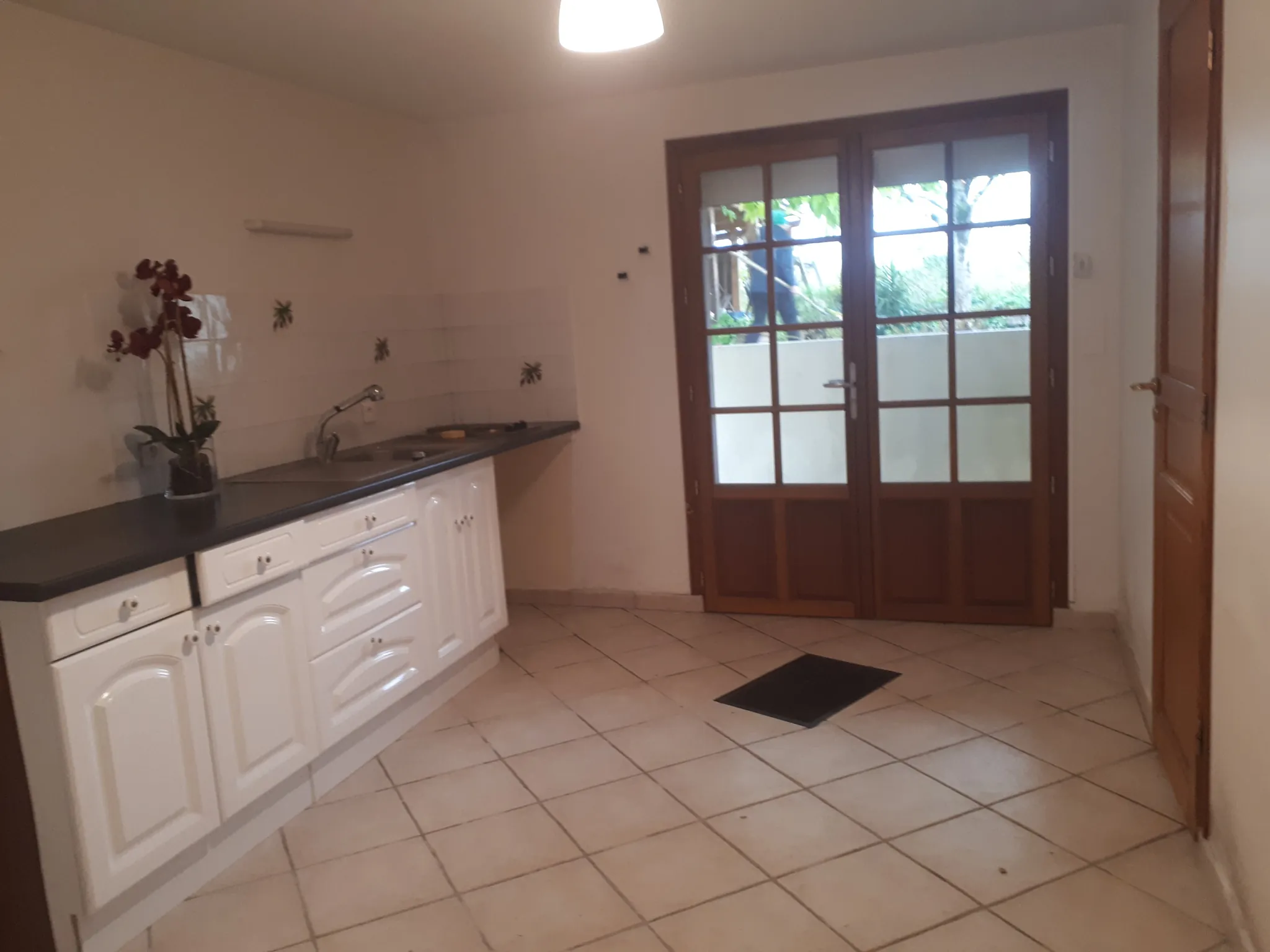 Maison lumineuse avec 6 chambres, studio et terrasse à Les Ormes - Charente 