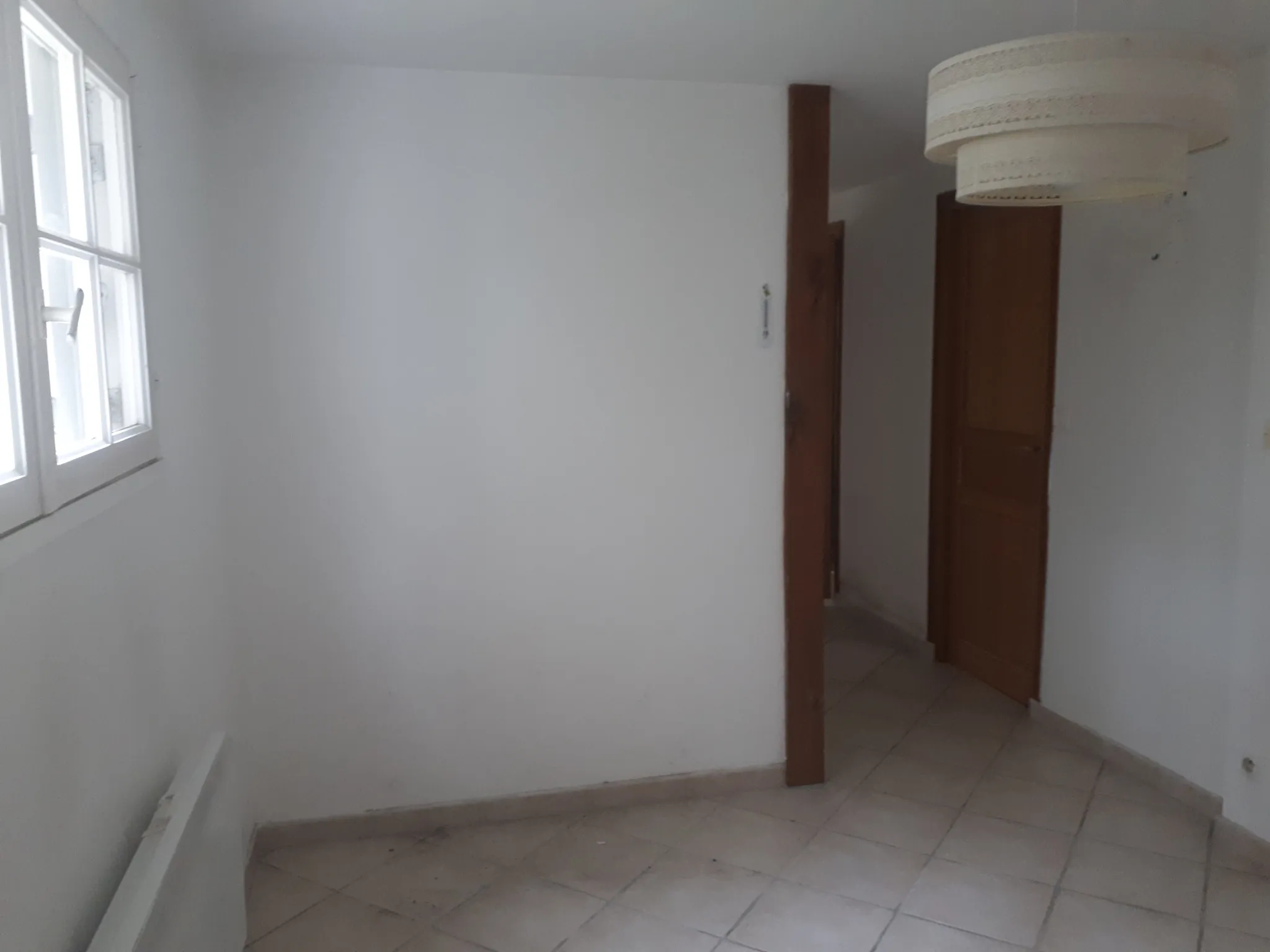 Maison lumineuse avec 6 chambres, studio et terrasse à Les Ormes - Charente 