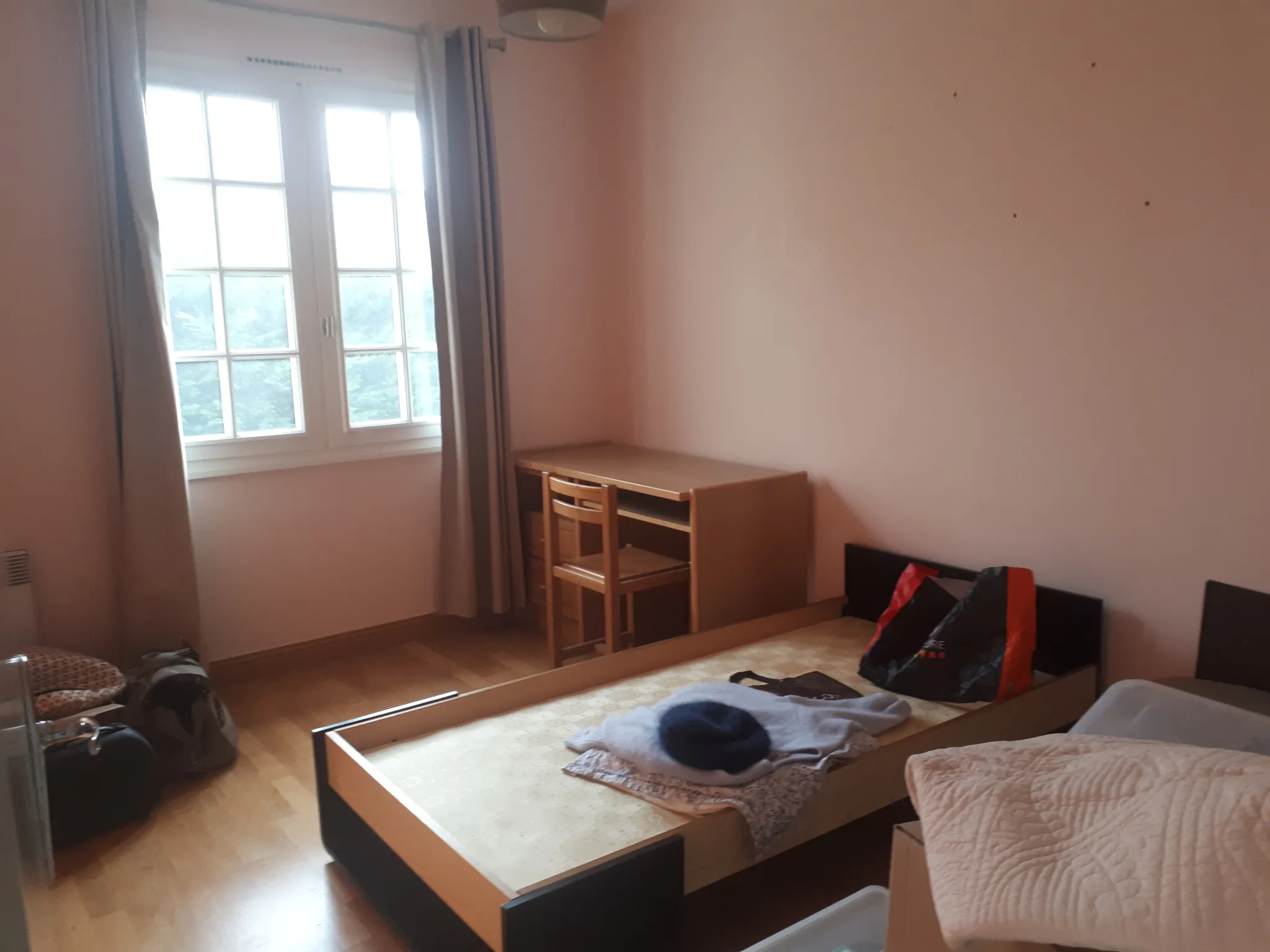 Maison lumineuse avec 6 chambres, studio et terrasse à Les Ormes - Charente 