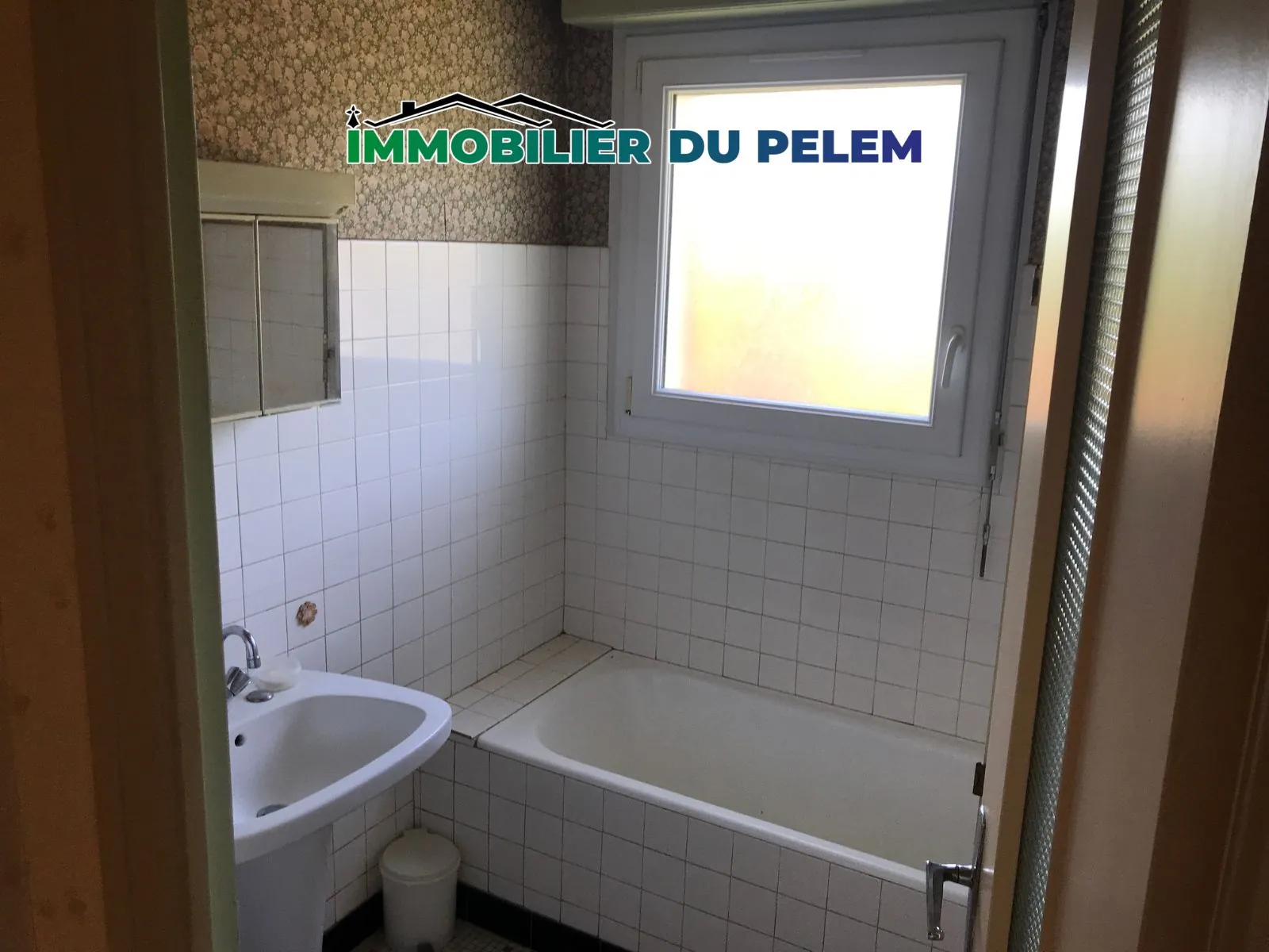 Maison familiale en campagne avec hangar et grands volumes à Saint Nicolas du Pelem 