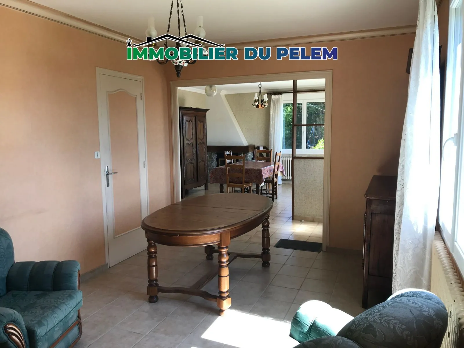 Maison familiale en campagne avec hangar et grands volumes à Saint Nicolas du Pelem 