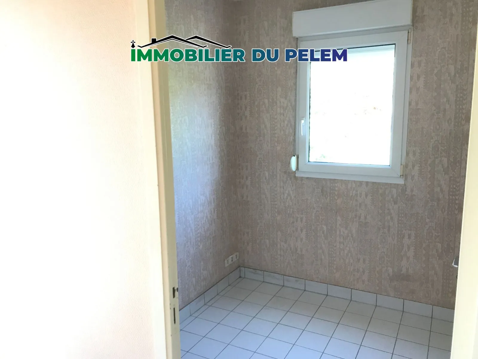 Maison familiale en campagne avec hangar et grands volumes à Saint Nicolas du Pelem 